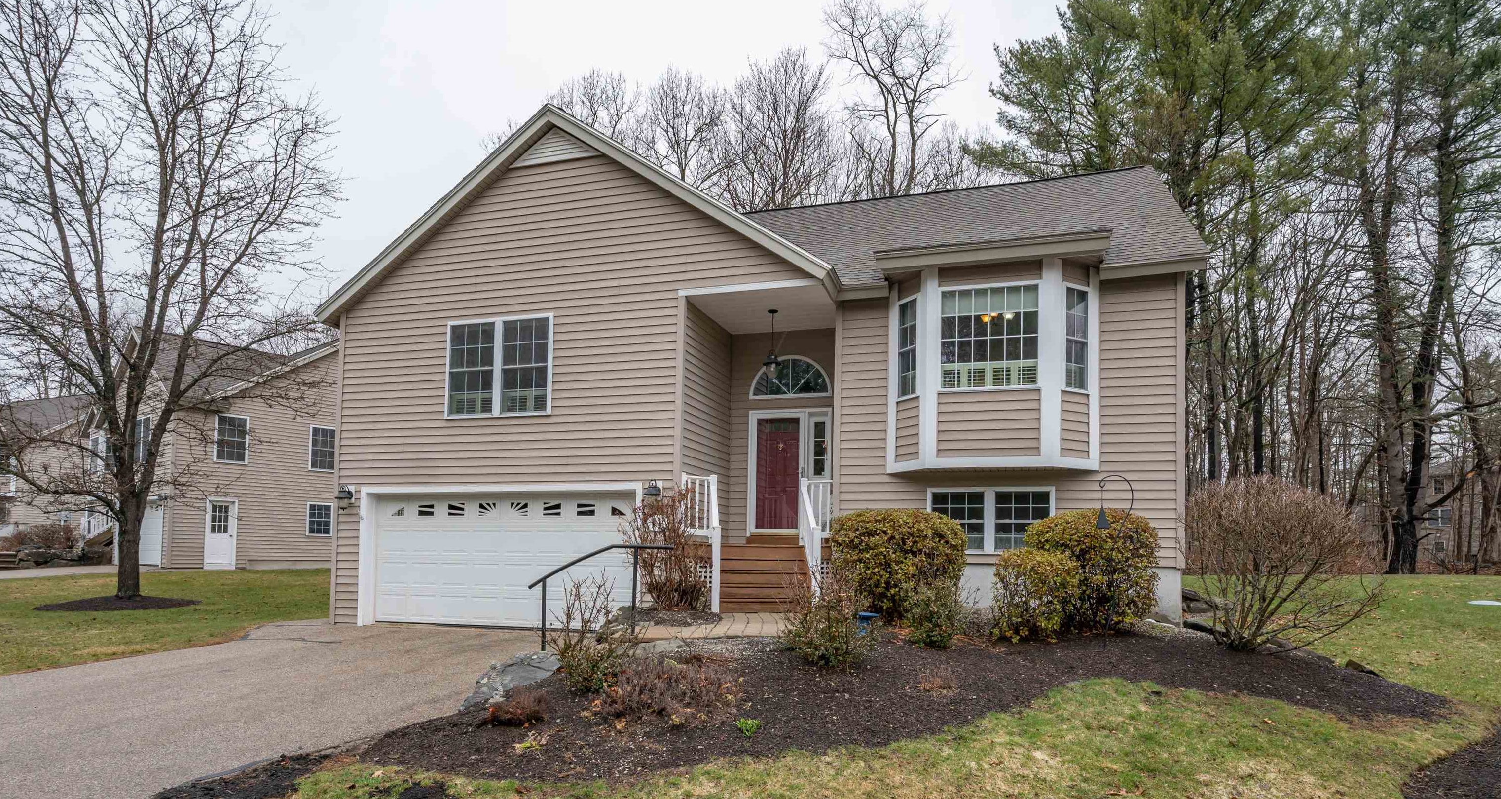 11 Blueberry Ln, East Kingston, NH 03827