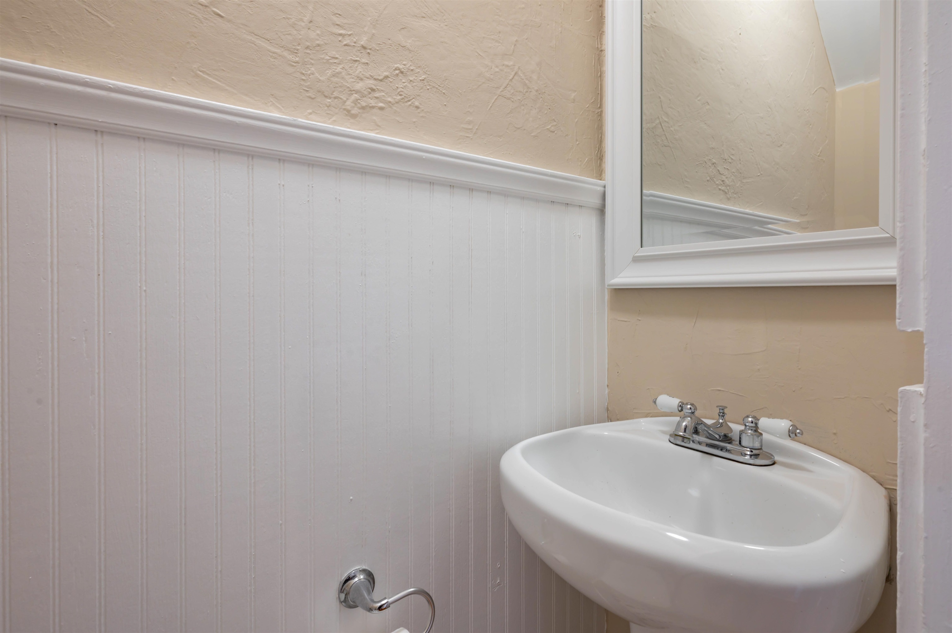 46 Depot St, Belmont, NH 03220