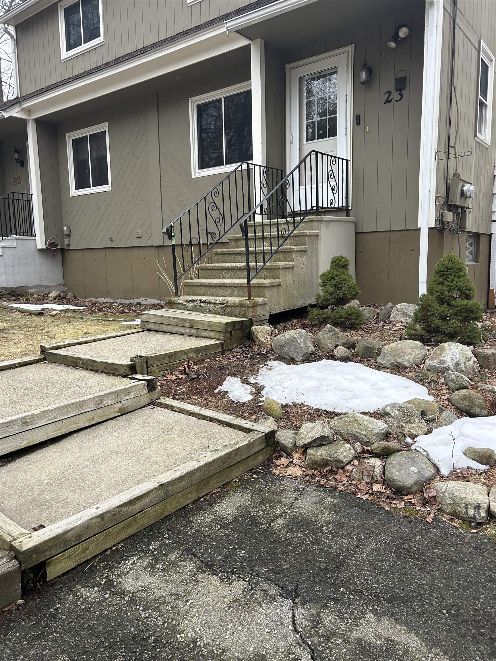 23R Pingree Hill Rd, Derry, NH 03038