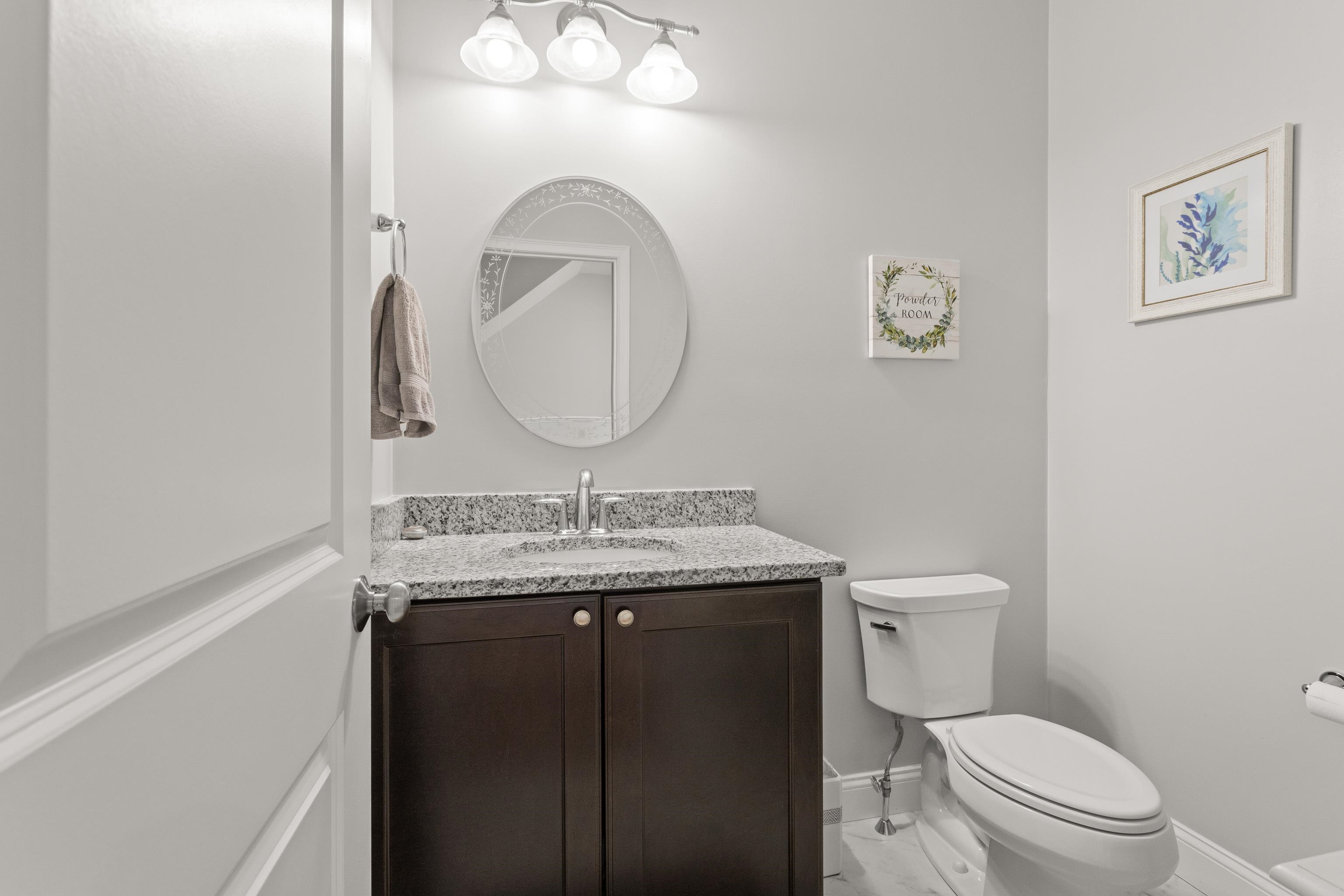 14 Manor Dr, Hooksett, NH 03106