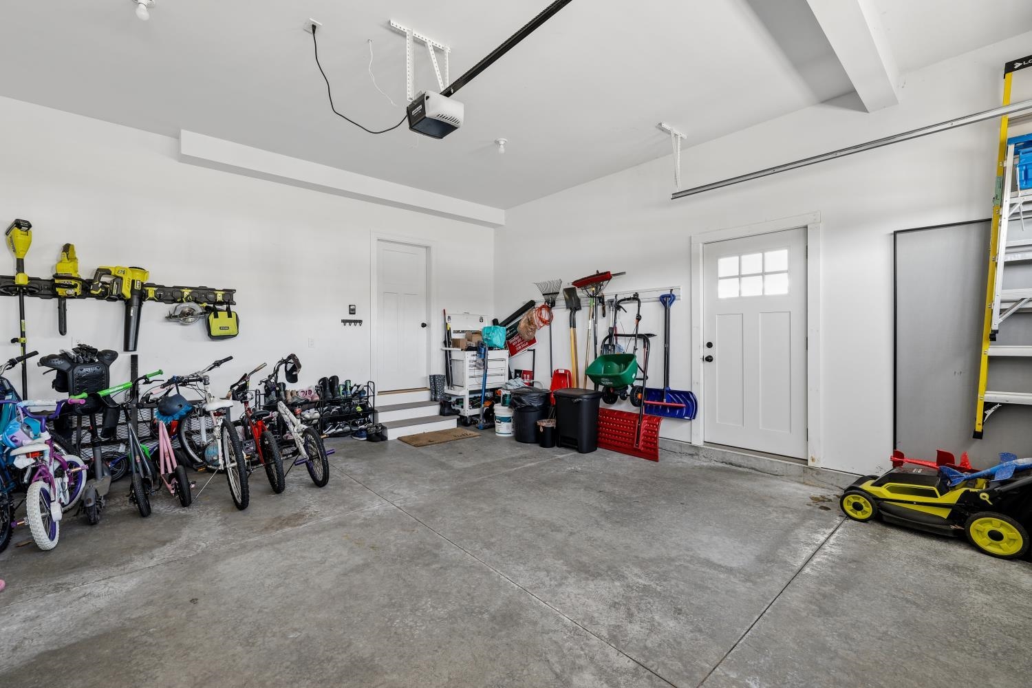 50 Clover Ln, Londonderry, NH 03053