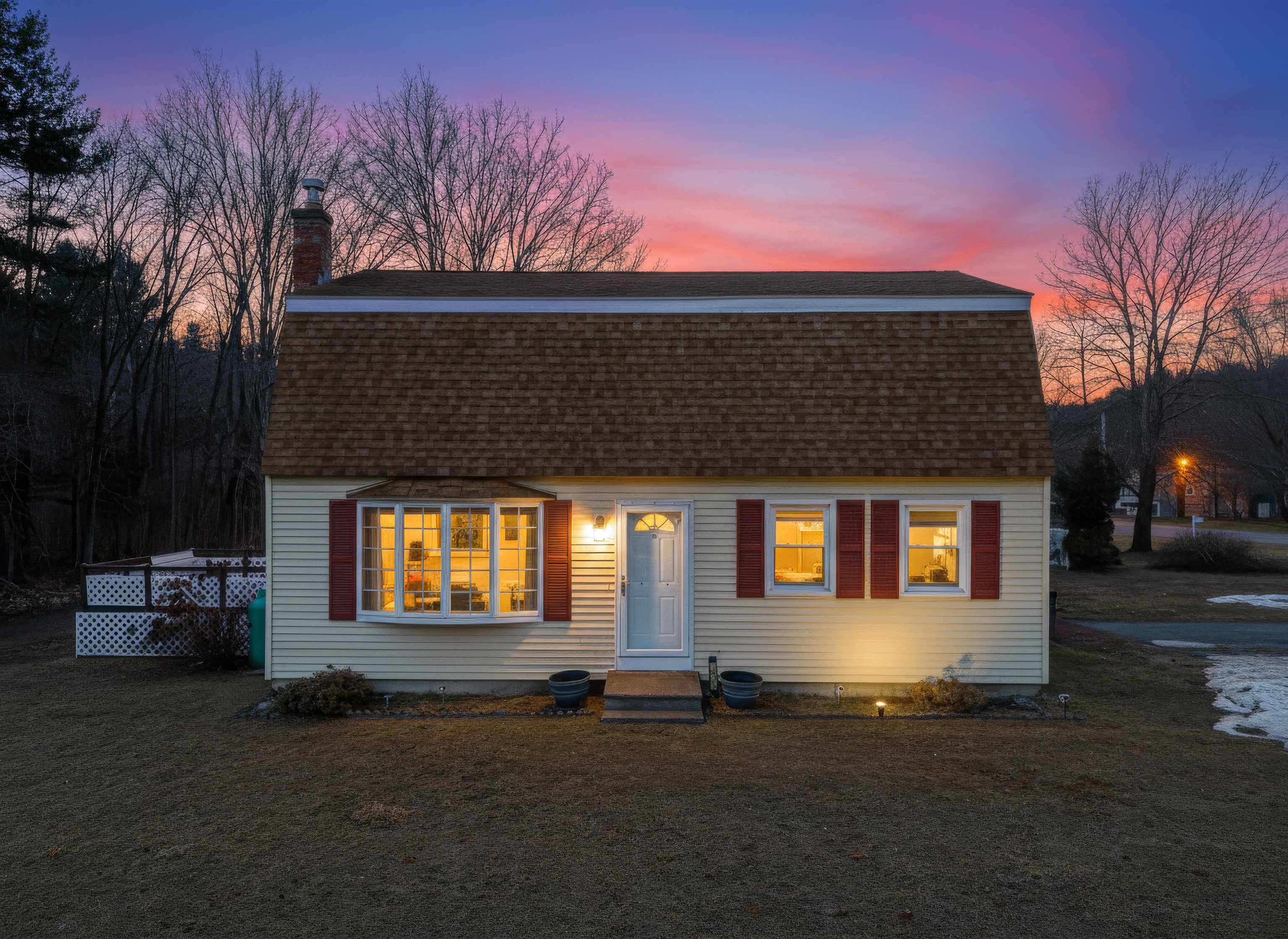 48 Dracut Rd, Hudson, NH 03051