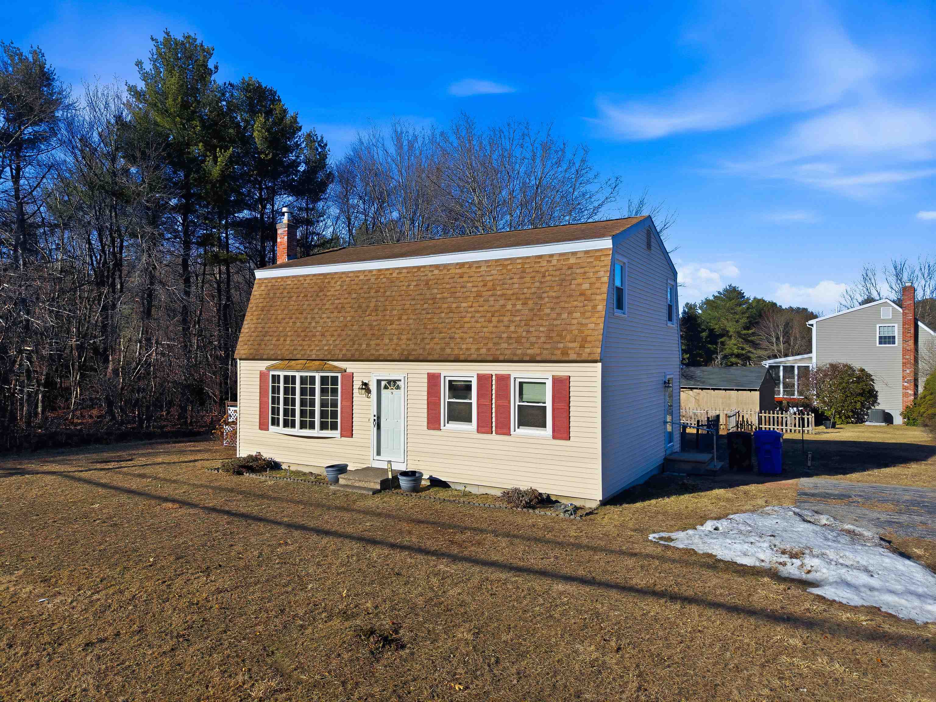 48 Dracut Rd, Hudson, NH 03051