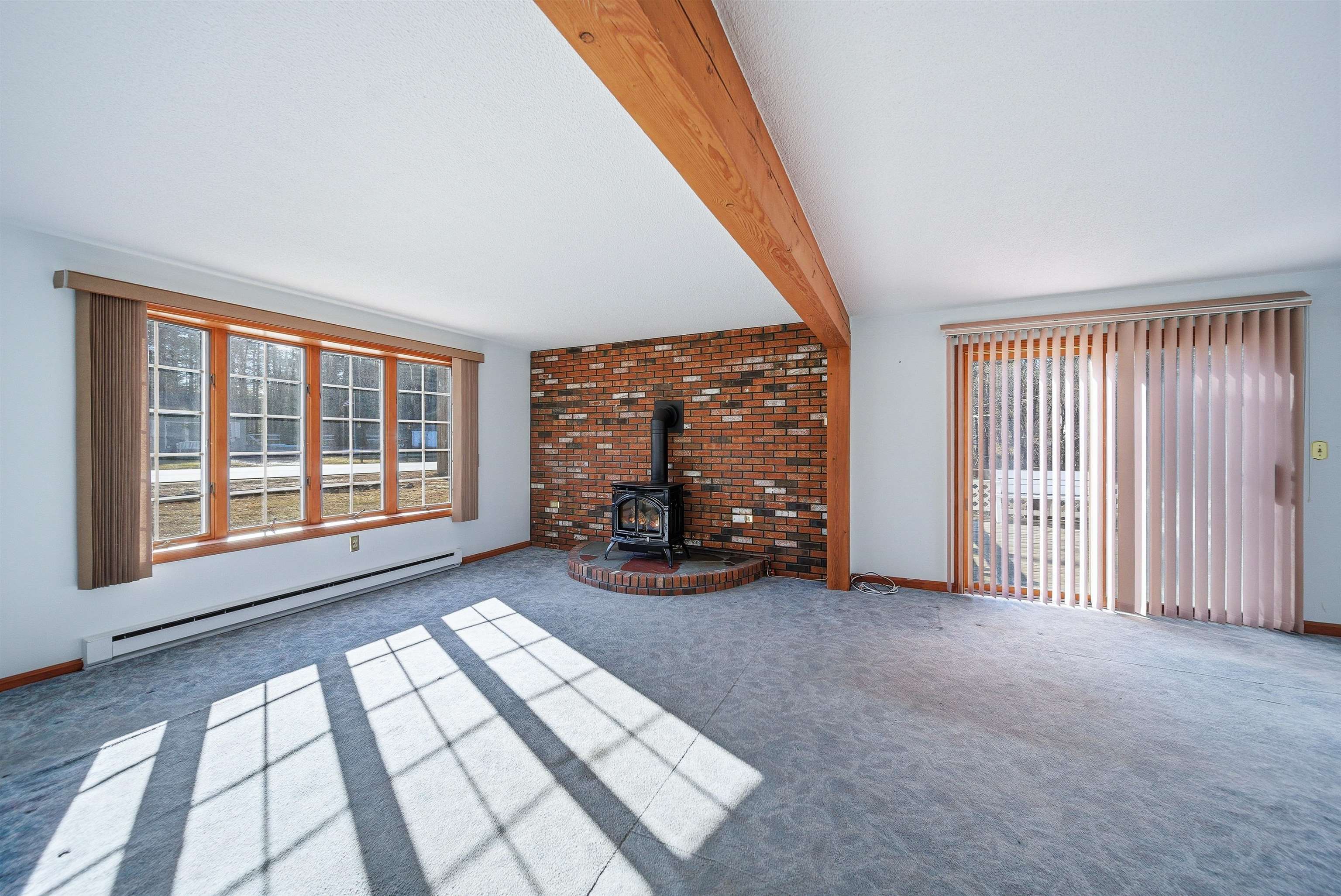 48 Dracut Rd, Hudson, NH 03051