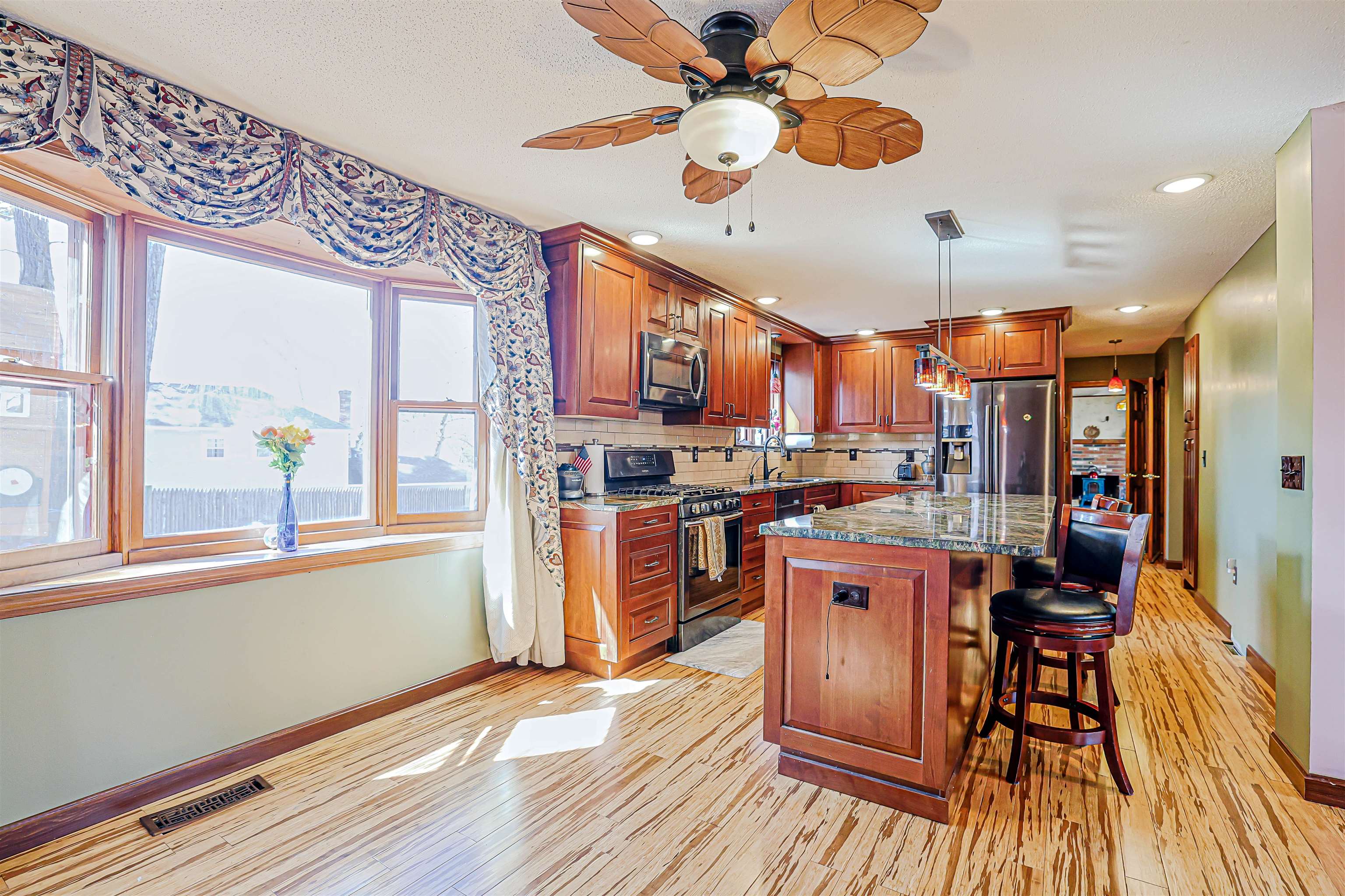 21 Clearview Dr, Nashua, NH 03062