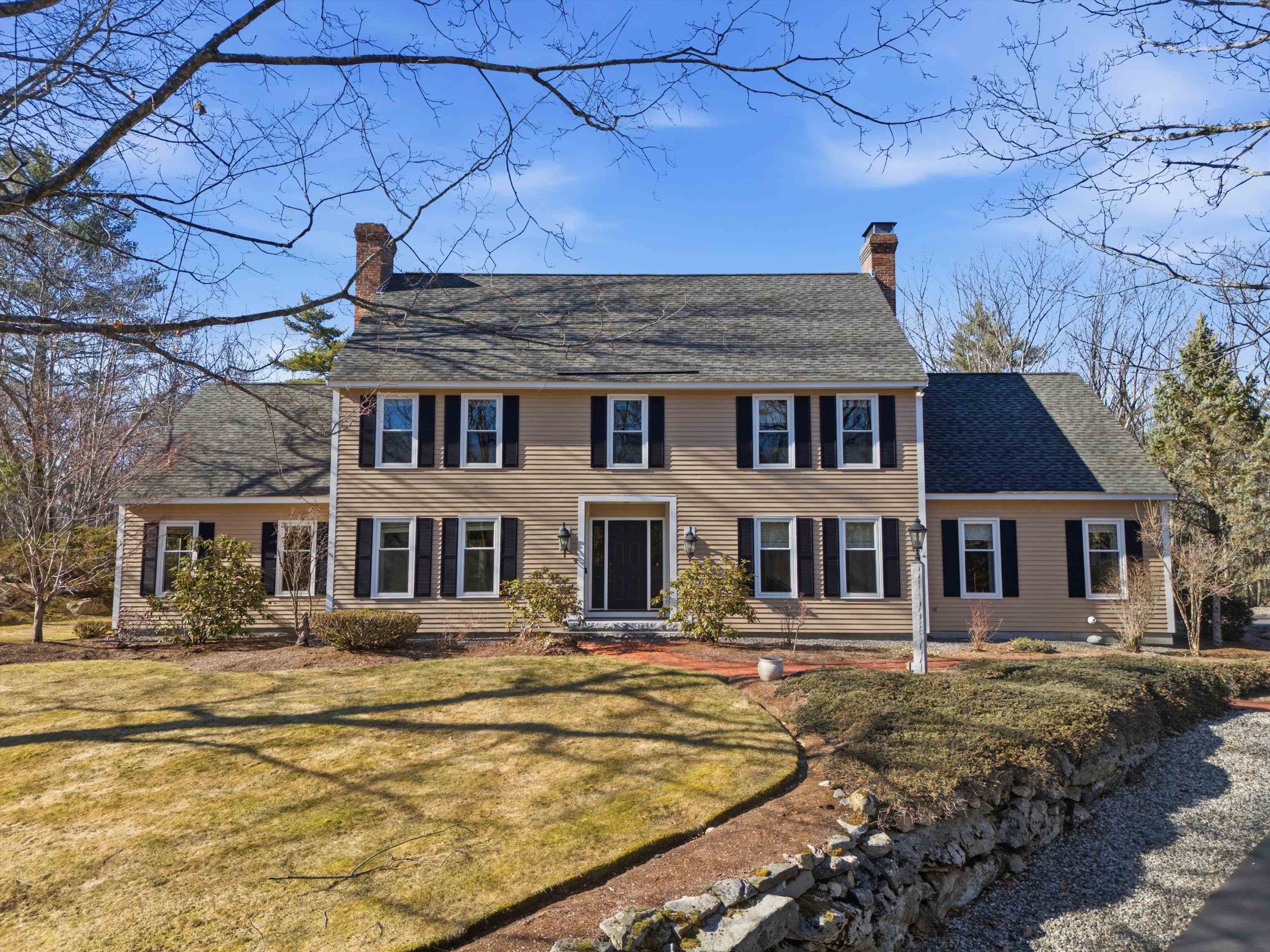 12 Village Woods Dr, Amherst, NH 03031