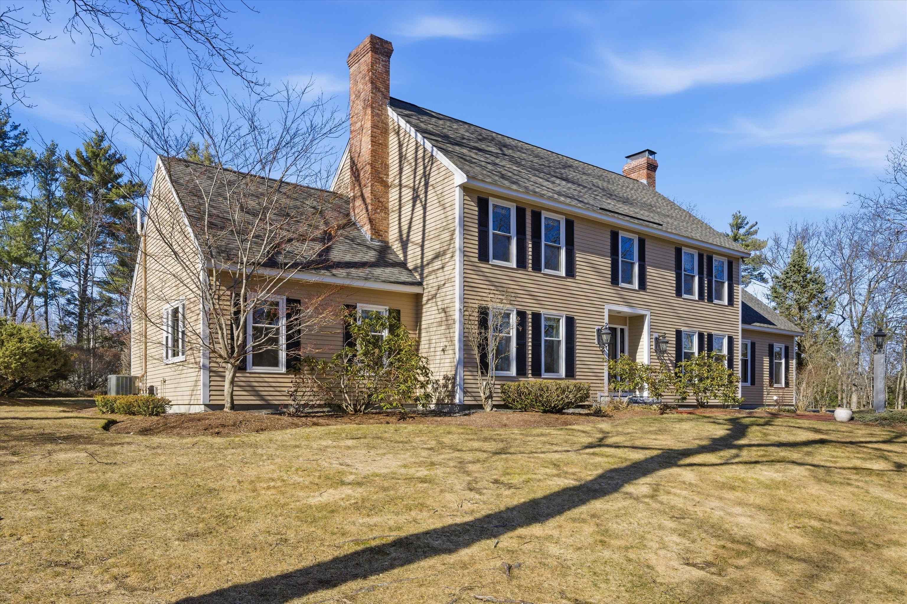 12 Village Woods Dr, Amherst, NH 03031