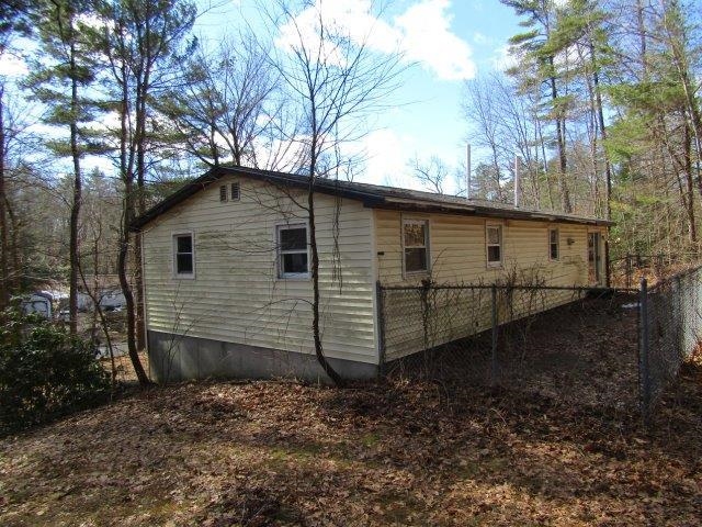 11 Bartlett Rd, Derry, NH 03038