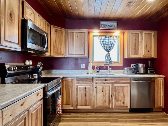 735 Milan Rd, Milan, NH 03588