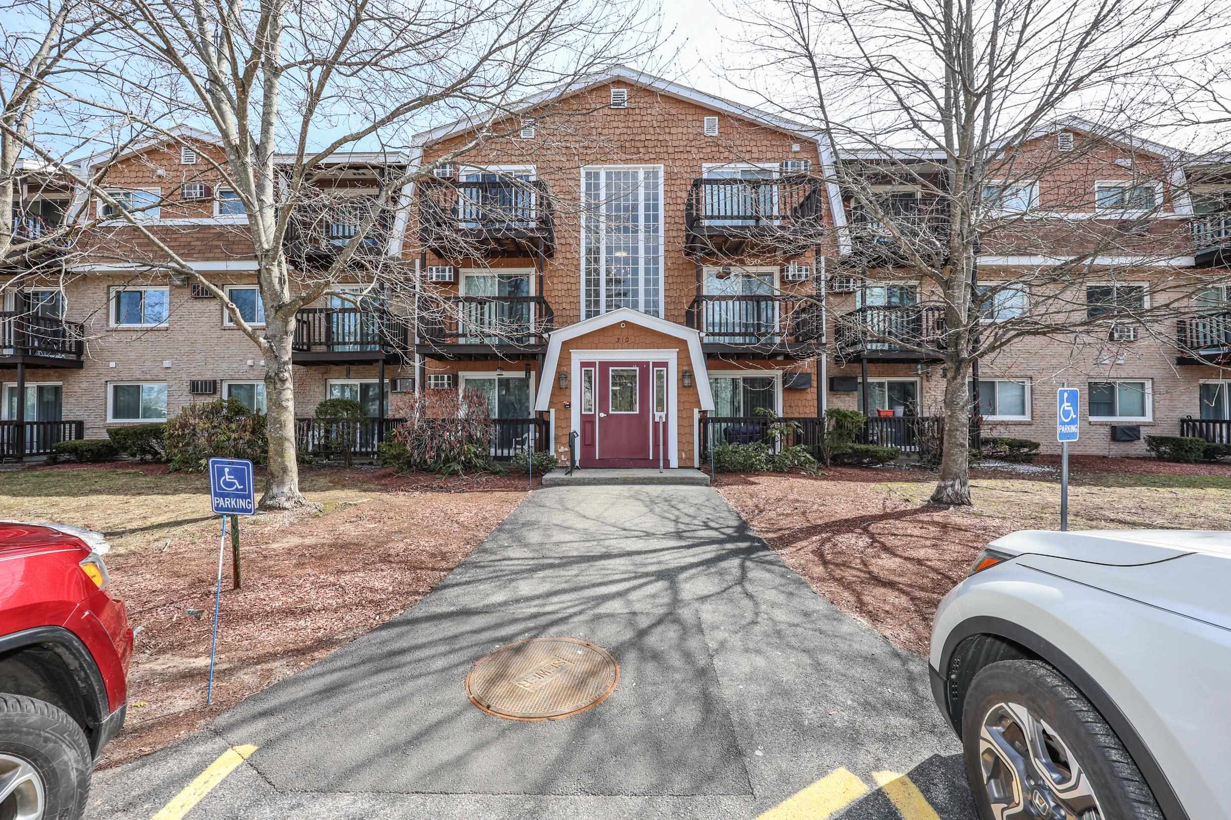 310 Brook Village Rd, Nashua, NH 03062