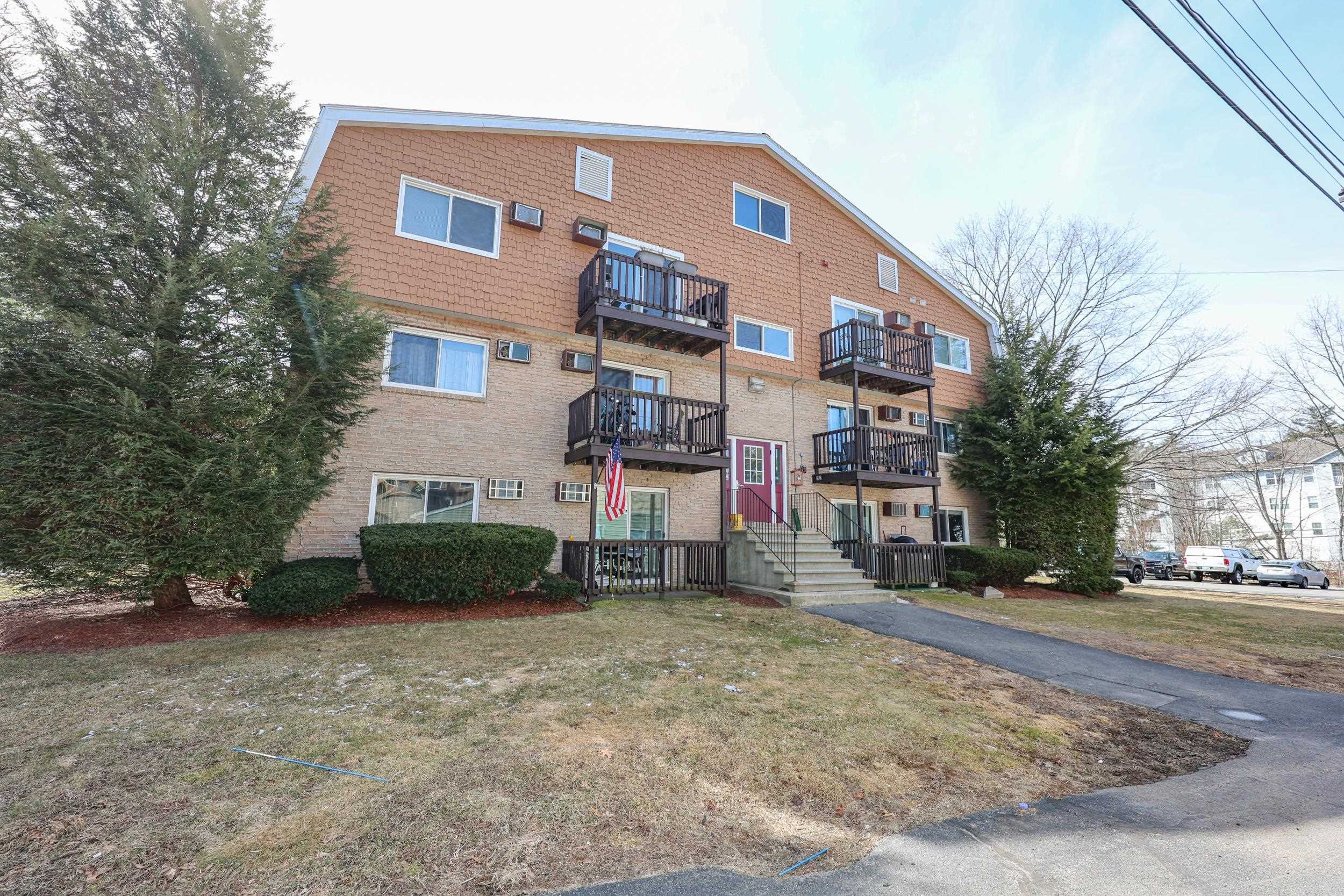 310 Brook Village Rd, Nashua, NH 03062