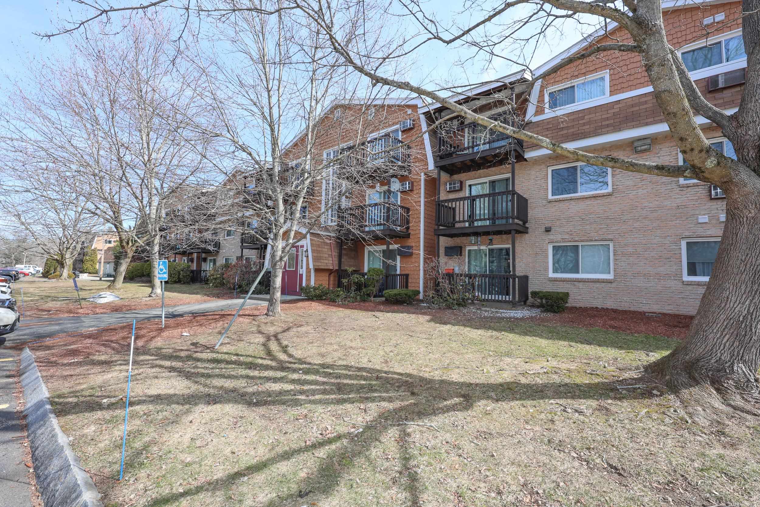 310 Brook Village Rd, Nashua, NH 03062