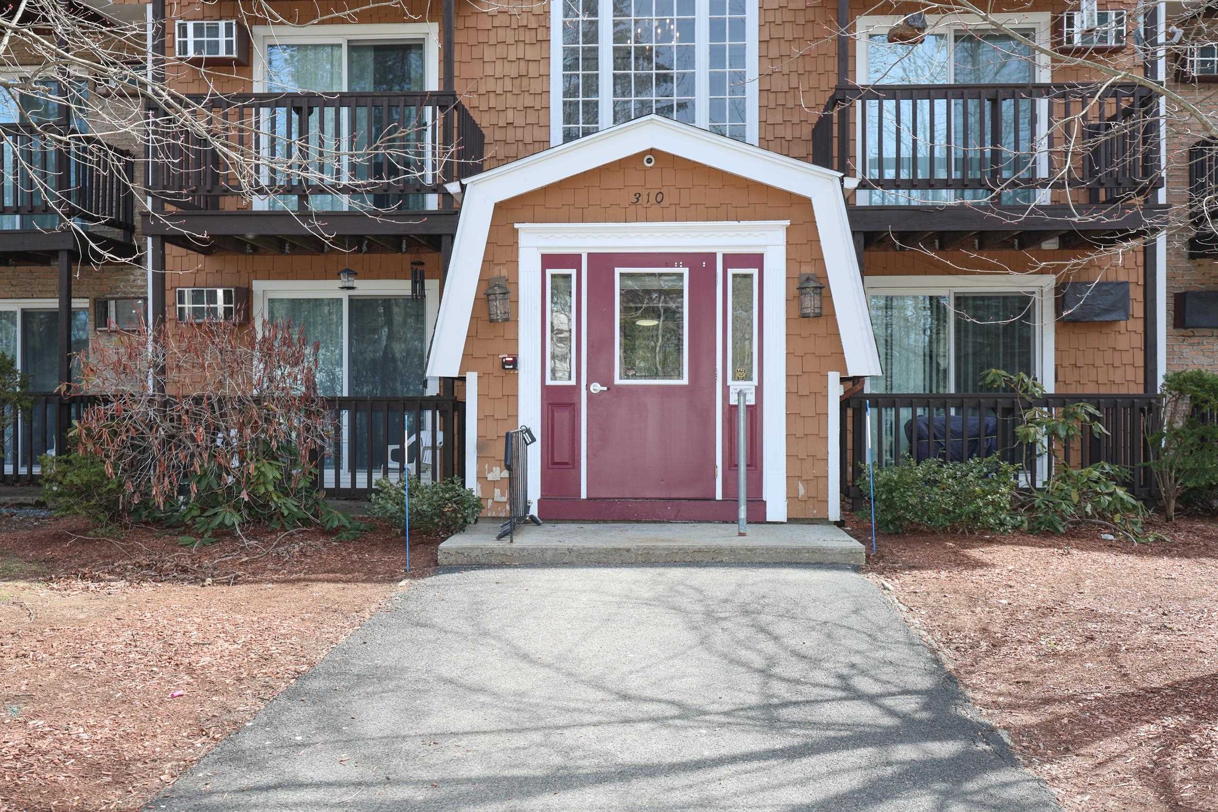 310 Brook Village Rd, Nashua, NH 03062