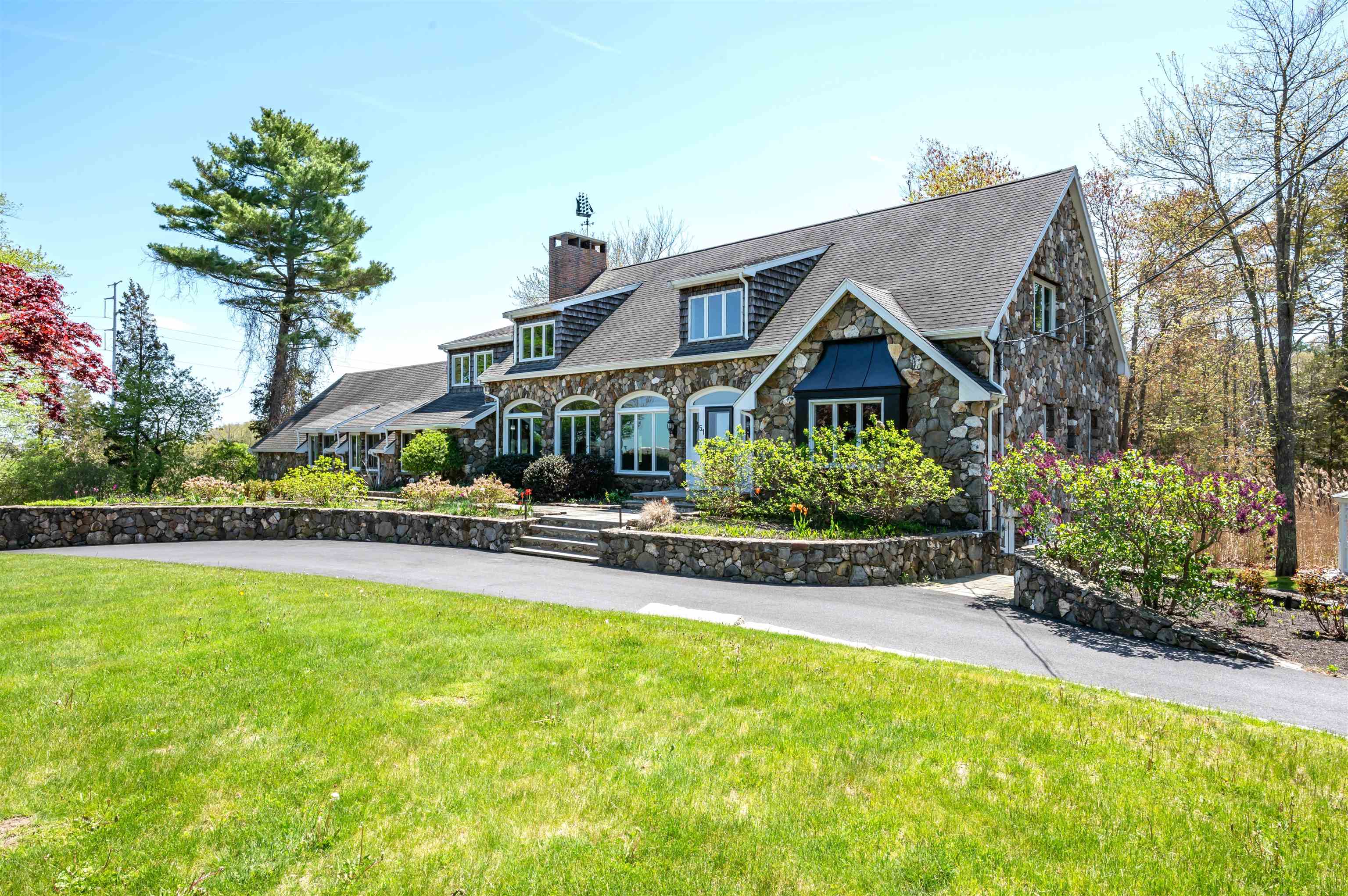 51 Depot Rd, Hampton Falls, NH 03844