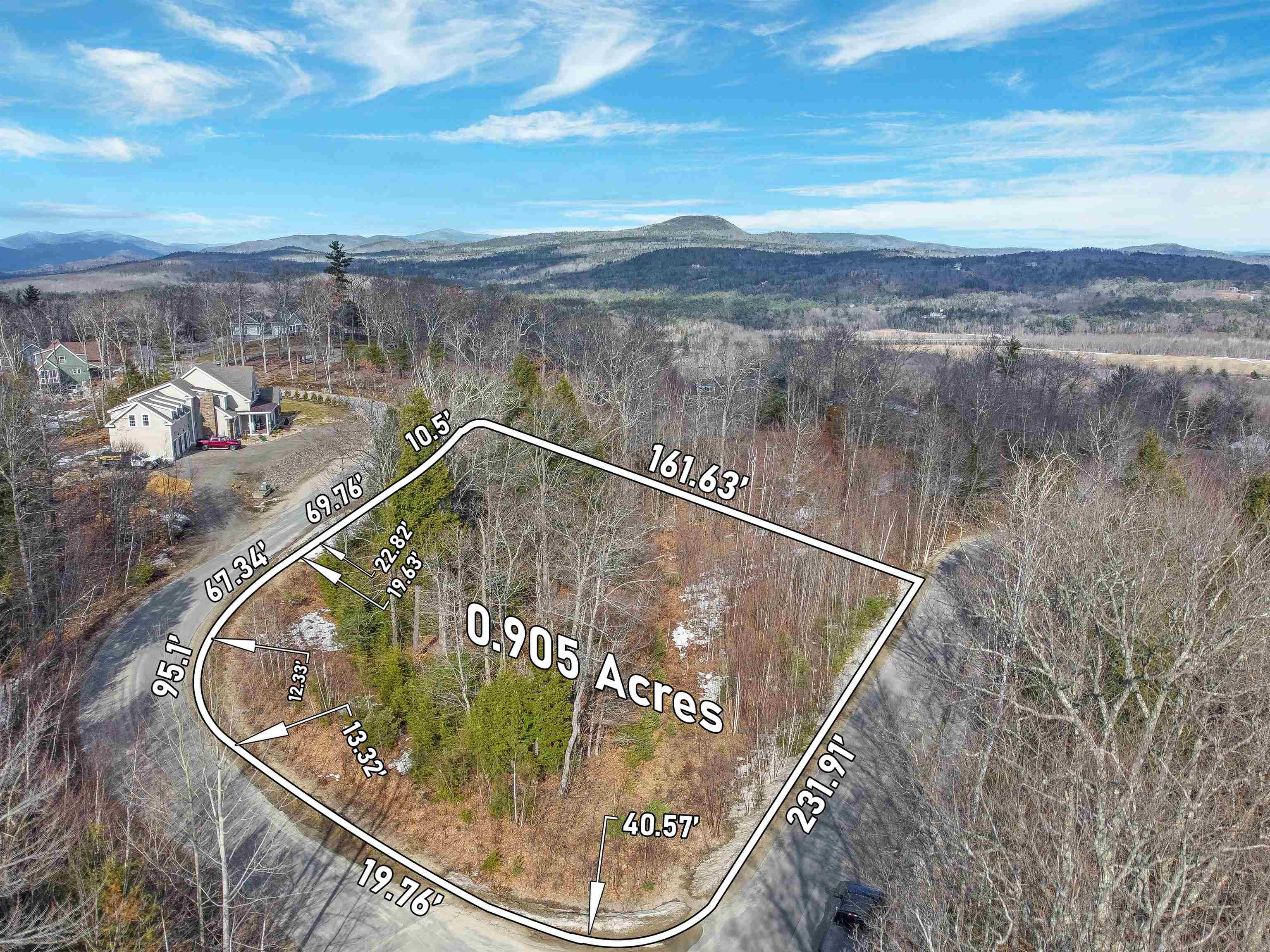 25 Ski Lift Ln, Plymouth, NH 03264
