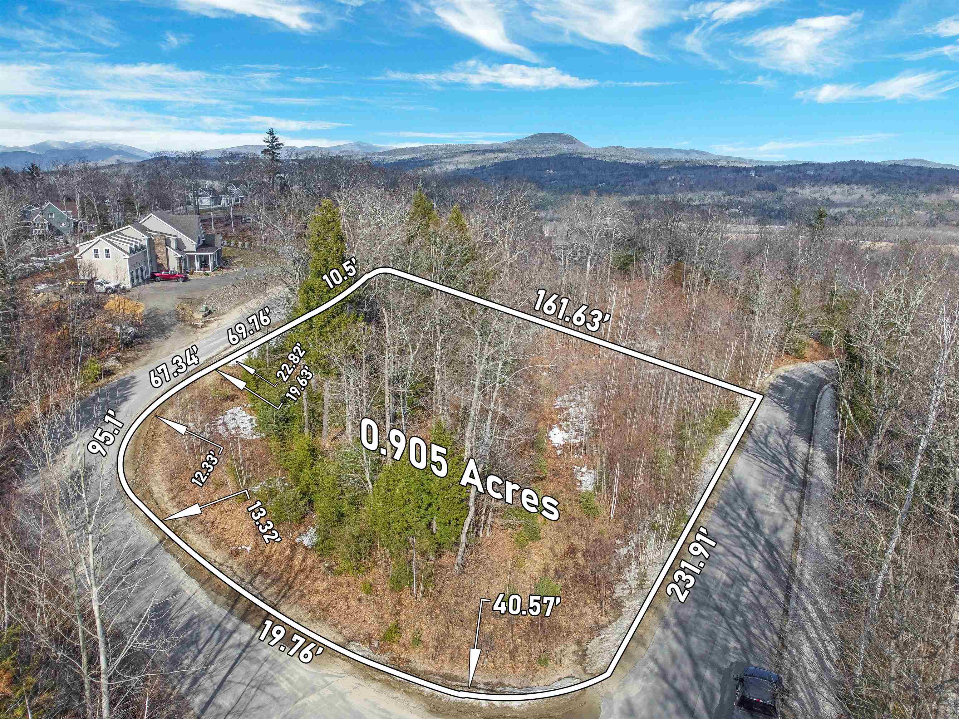 25 Ski Lift Ln, Plymouth, NH 03264