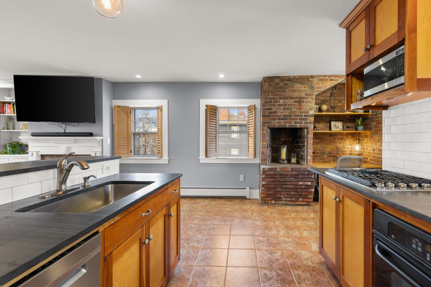 295 Maplewood Ave, Portsmouth, NH 03801