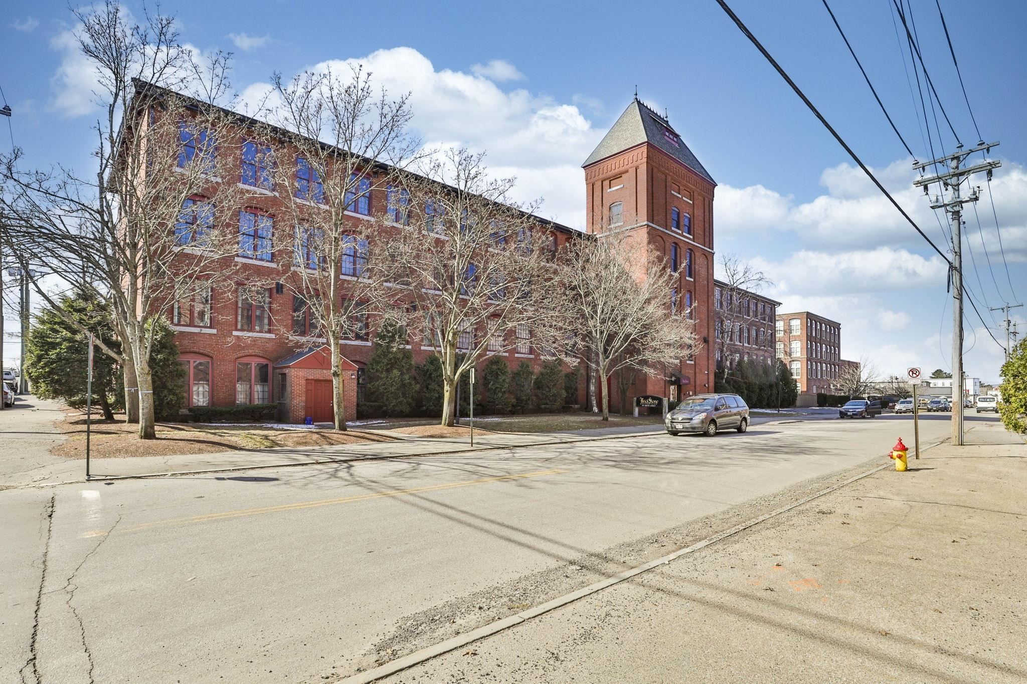 471 Silver St #403, Manchester, NH 03103