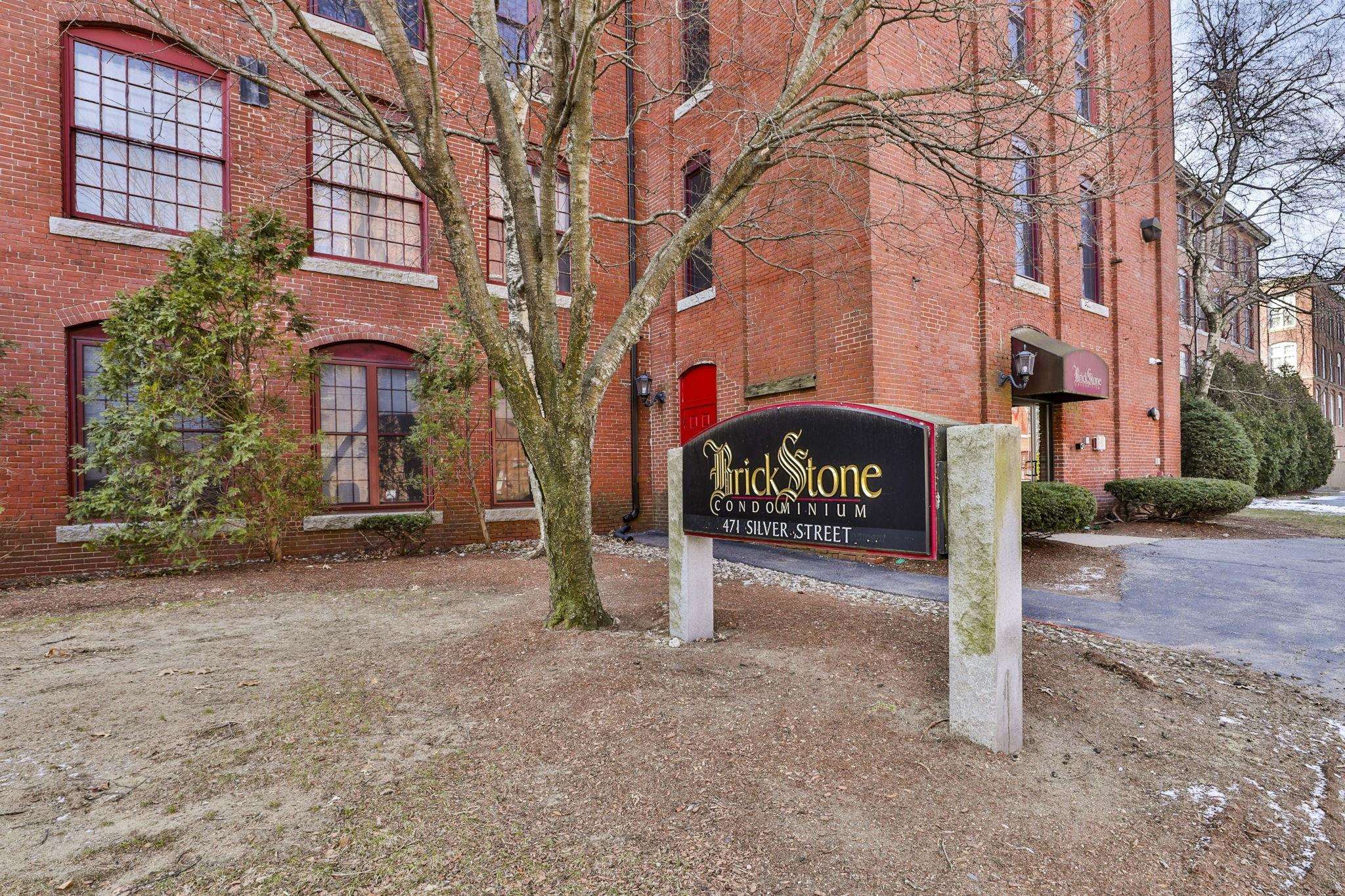 471 Silver St #403, Manchester, NH 03103