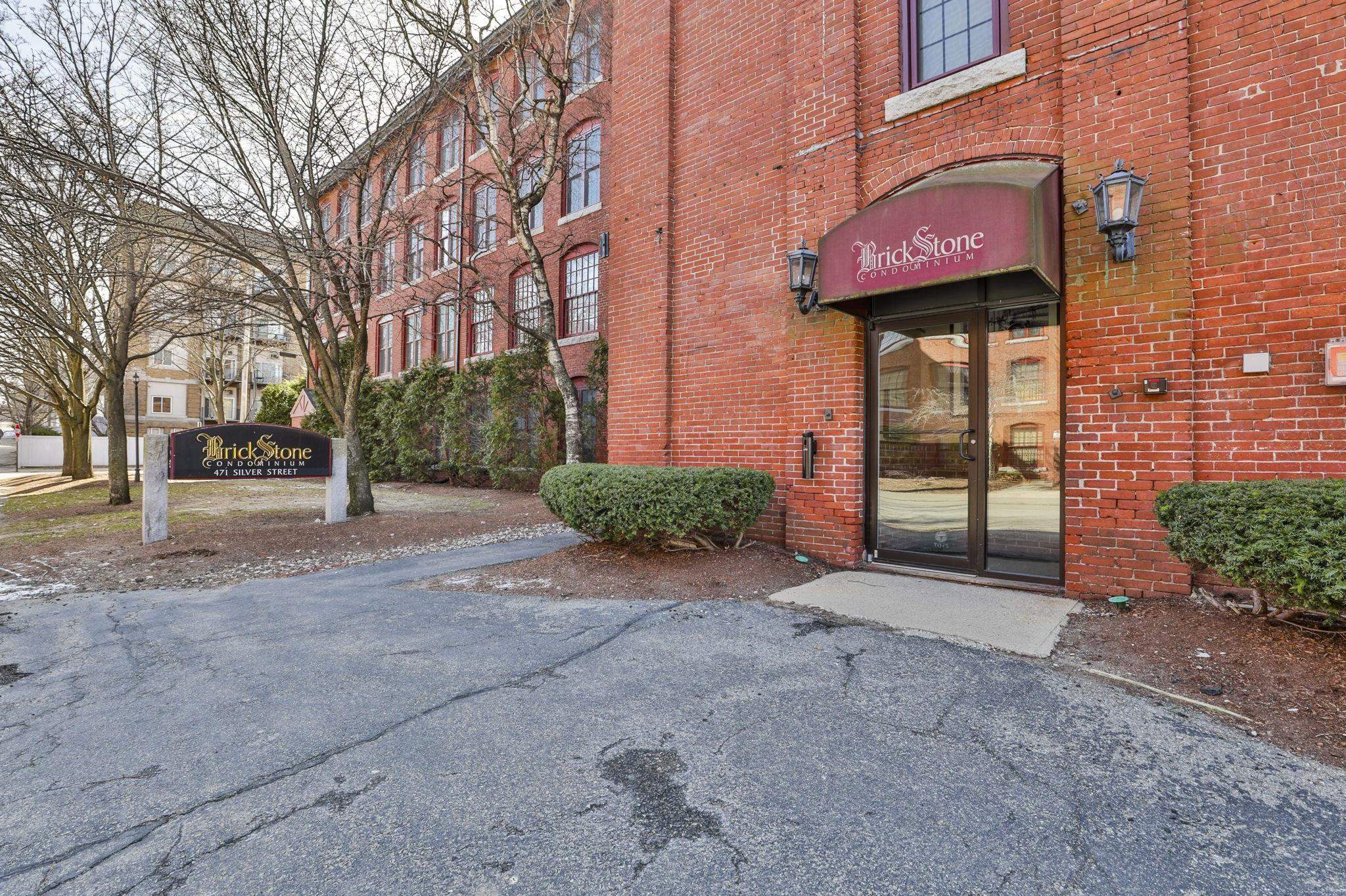 471 Silver St, Manchester, NH 03103