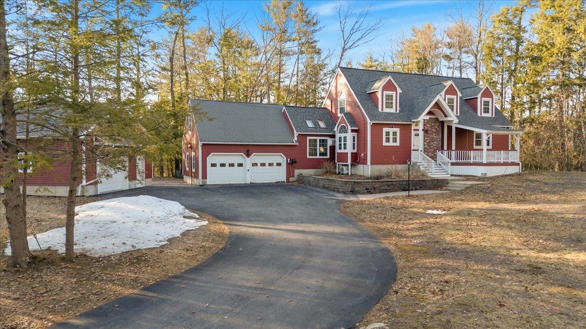 24 Oak Ridge Rd, Sandown, NH 03873