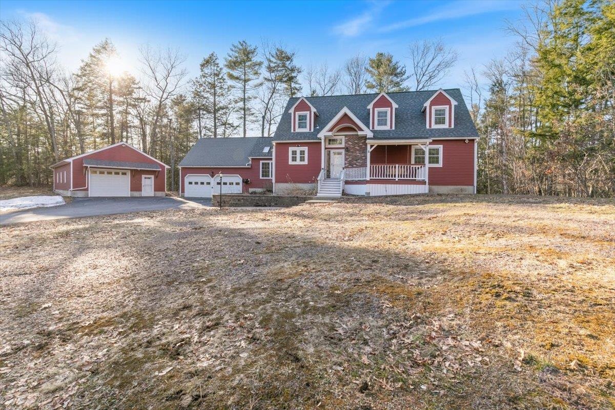 24 Oak Ridge Rd, Sandown, NH 03873