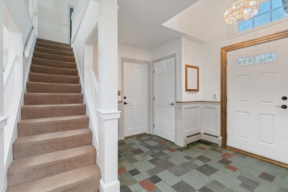 24 Oak Ridge Rd, Sandown, NH 03873