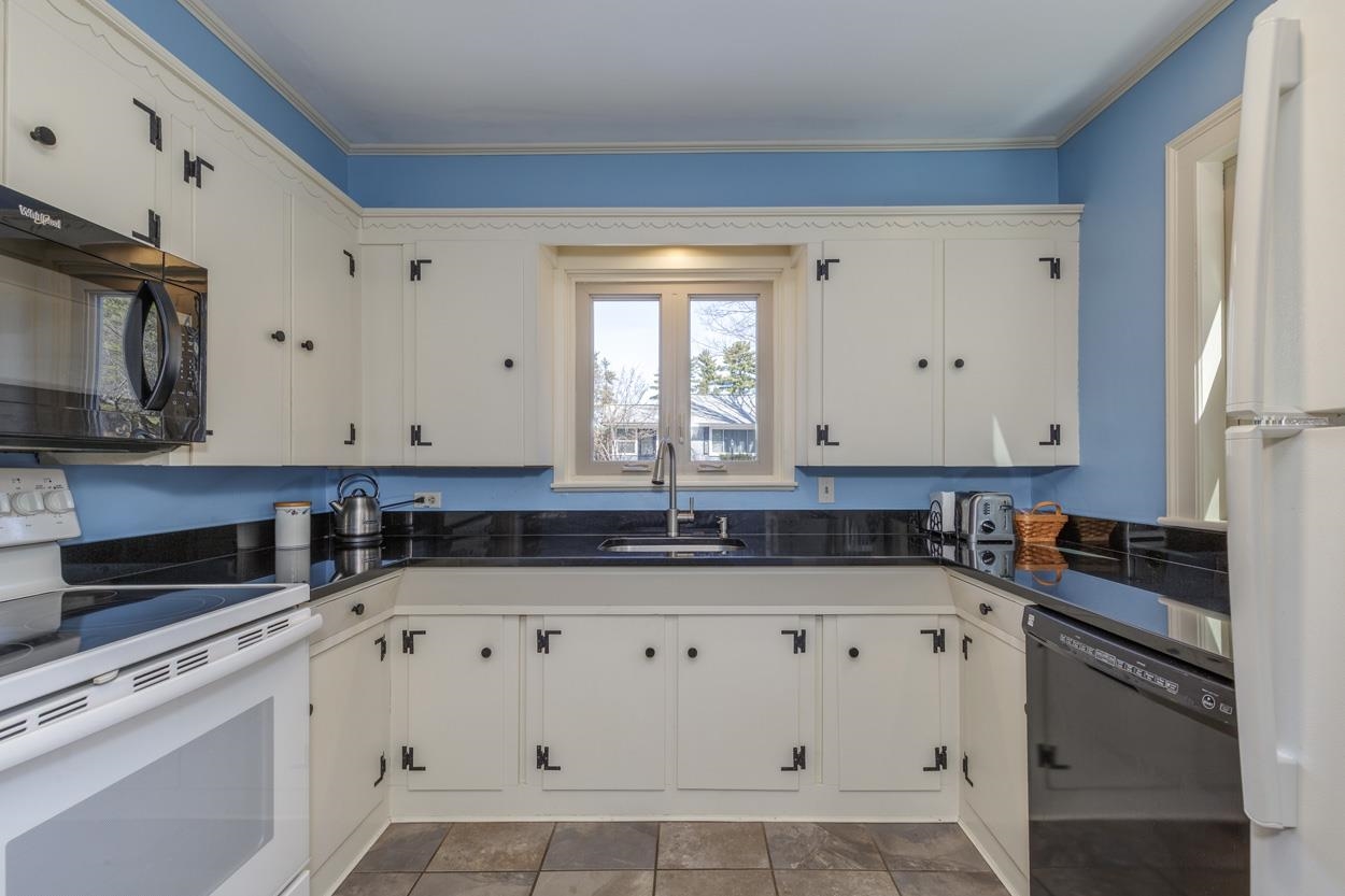 82 Penacook Rd, Hopkinton, NH 03229