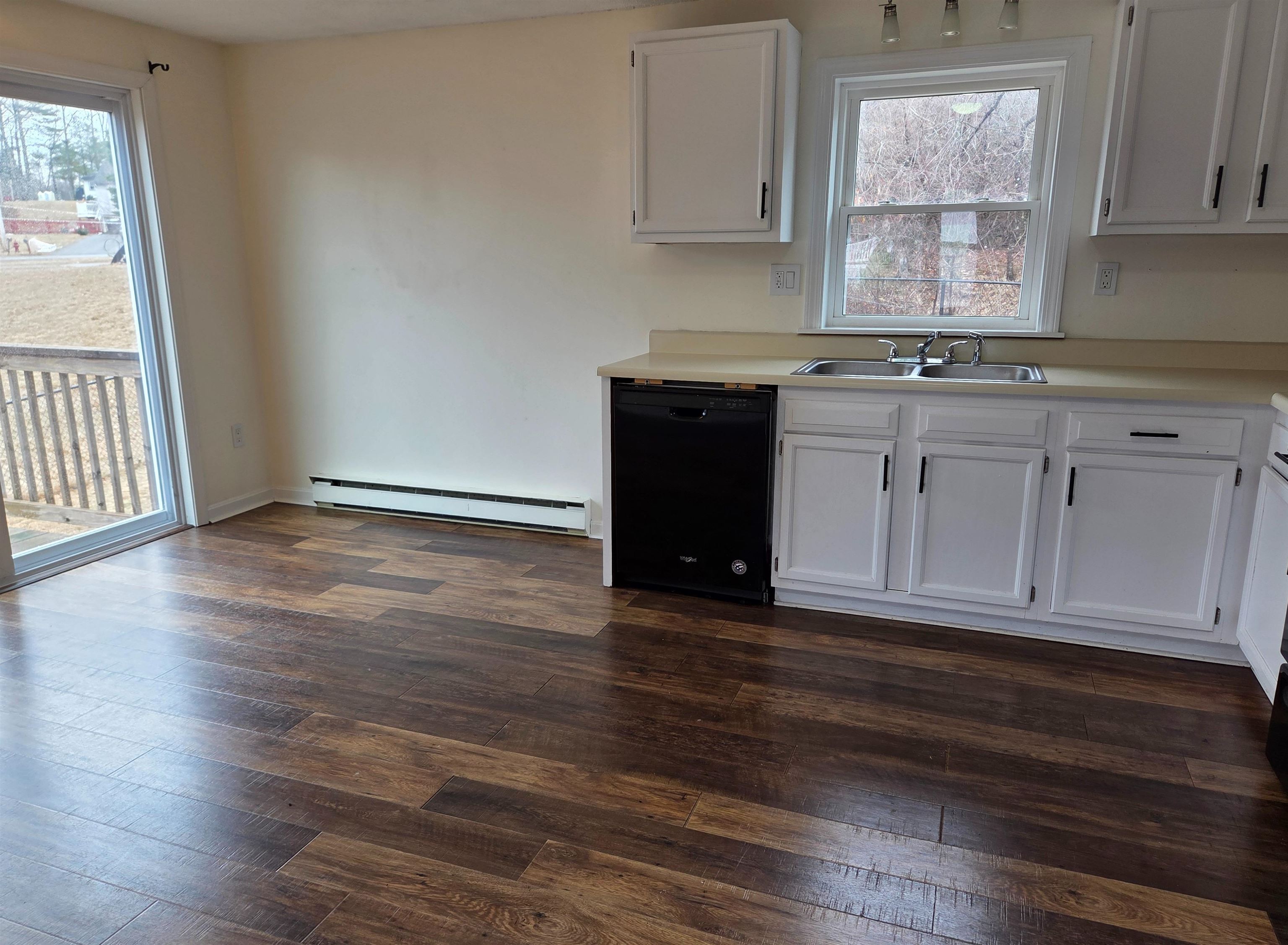 3 Little John Ct, Derry, NH 03038