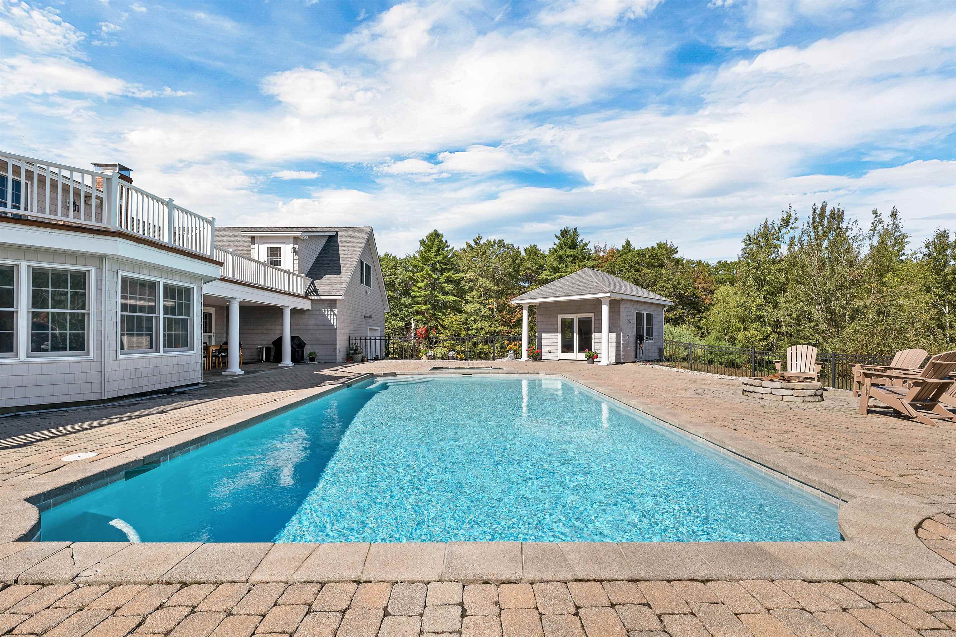 33 Sky Ln, Wolfeboro, NH 03894