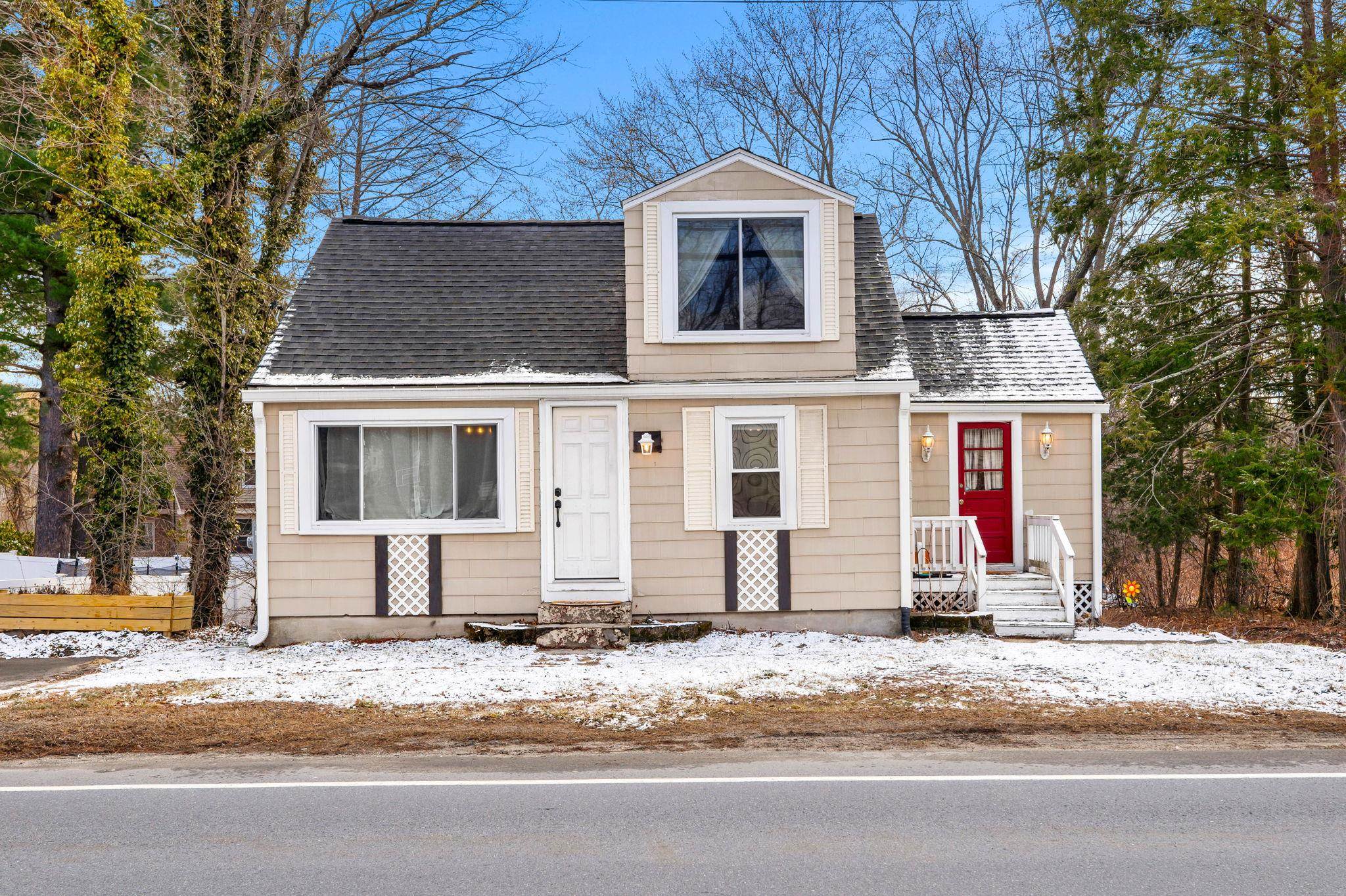 20 N Main St, Salem, NH 03073