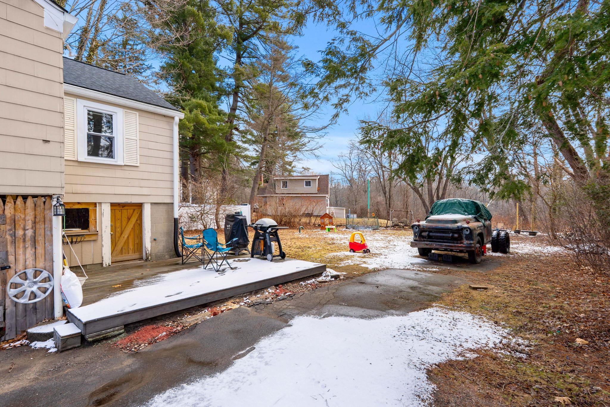 20 N Main St, Salem, NH 03073