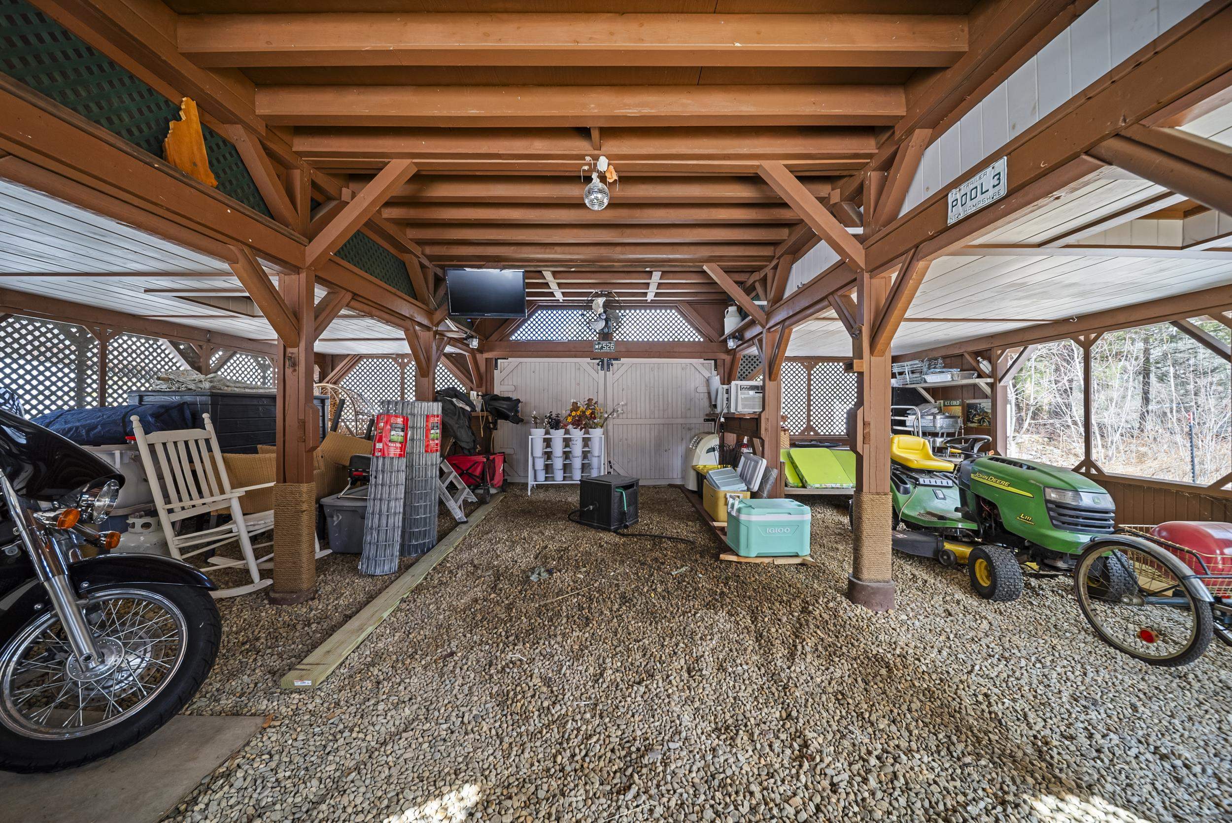 647 Cross Country Rd, Pembroke, NH 03275