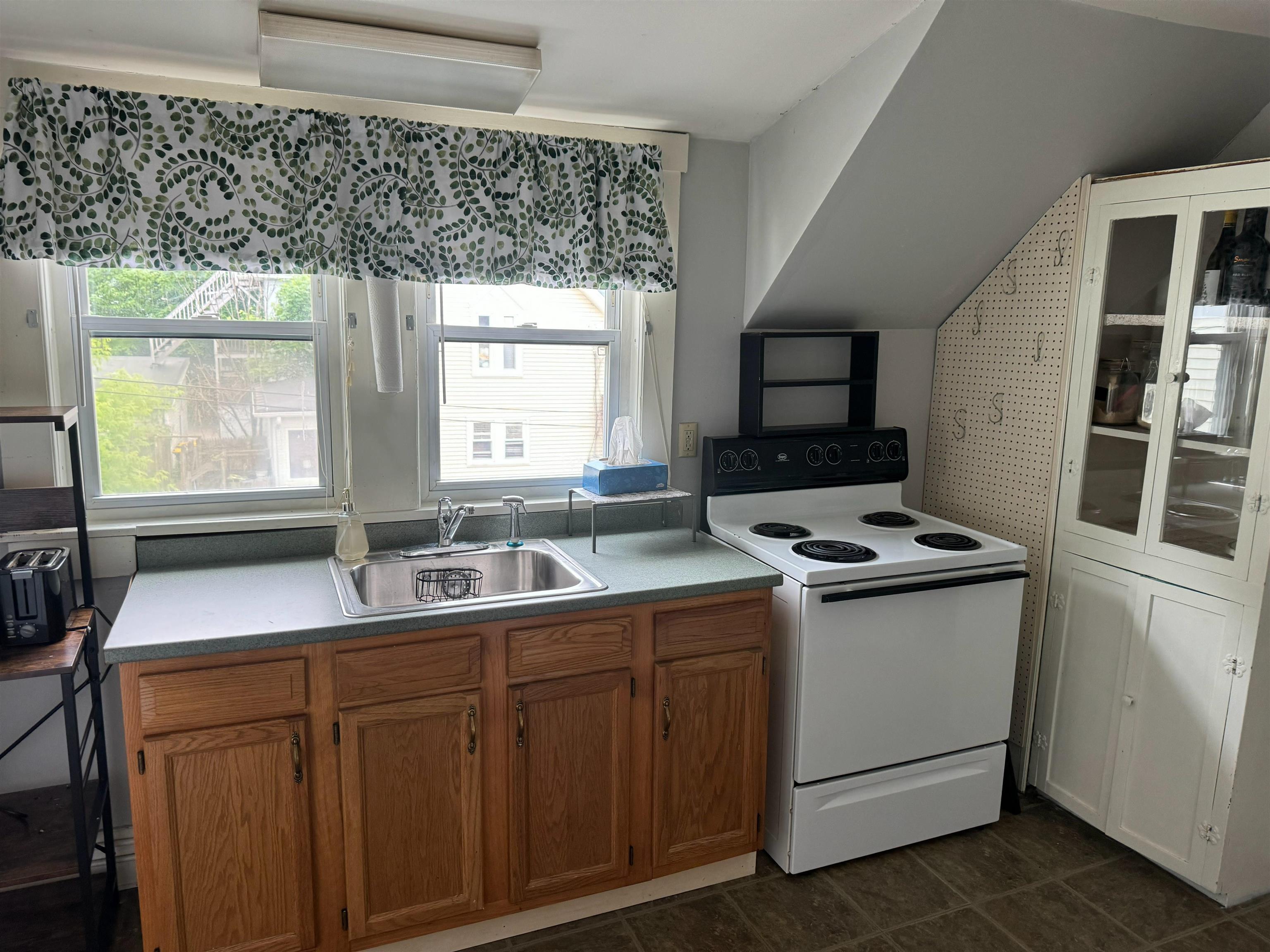 14 Summer St, Laconia, NH 03246