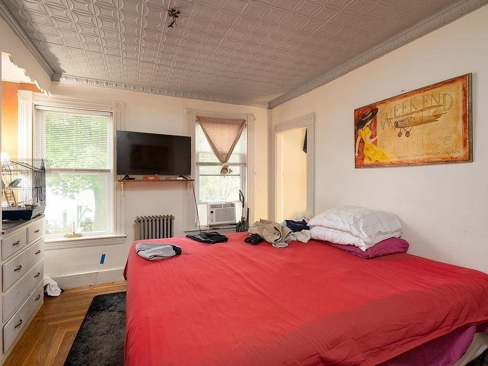 14 Summer St, Laconia, NH 03246