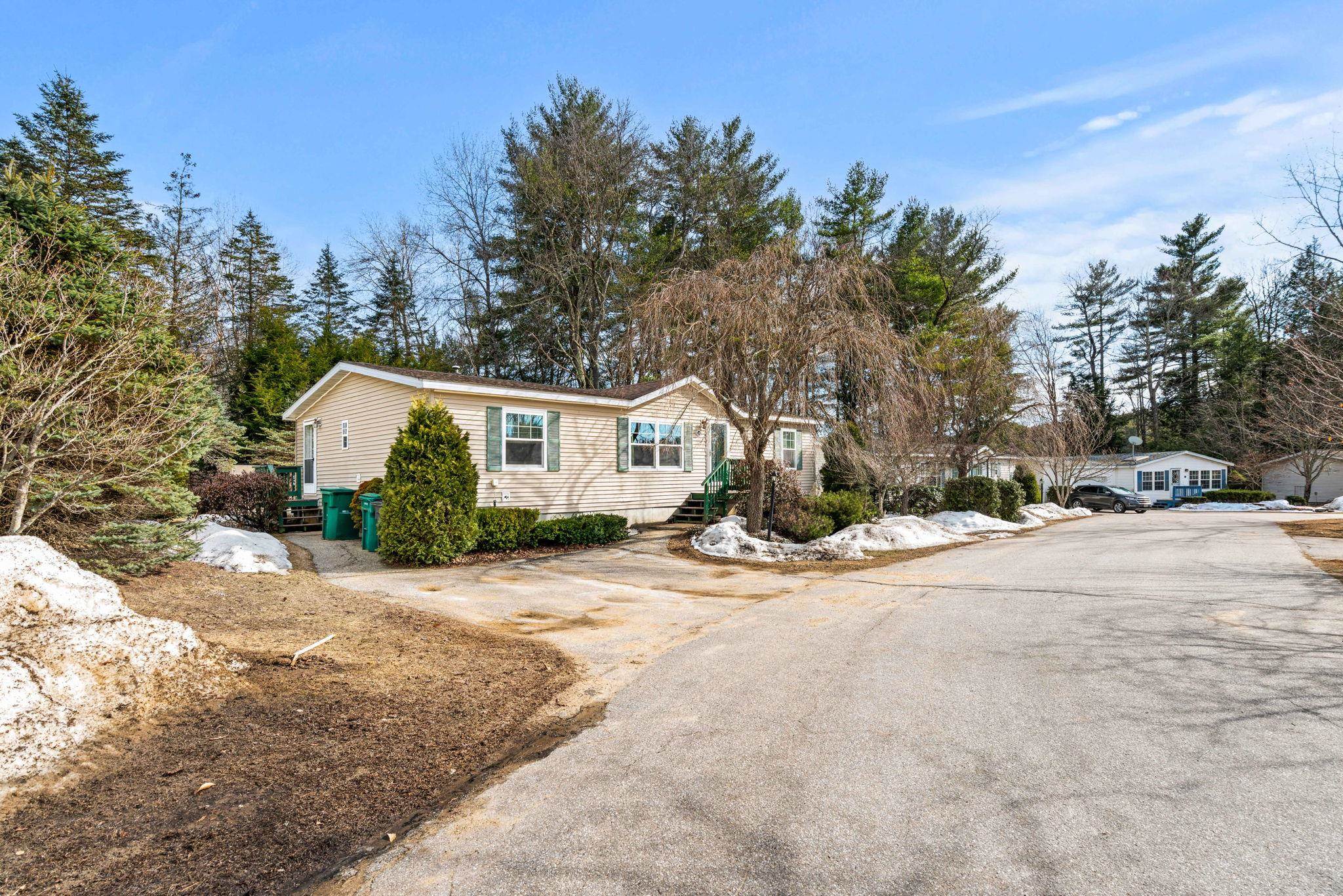 11 Magnolia Ln, Belmont, NH 03220