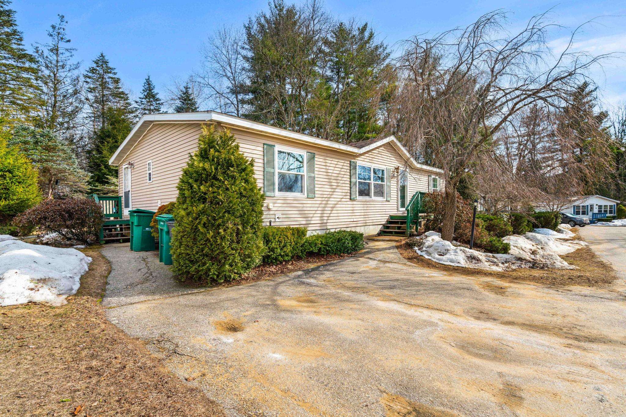 11 Magnolia Ln, Belmont, NH 03220