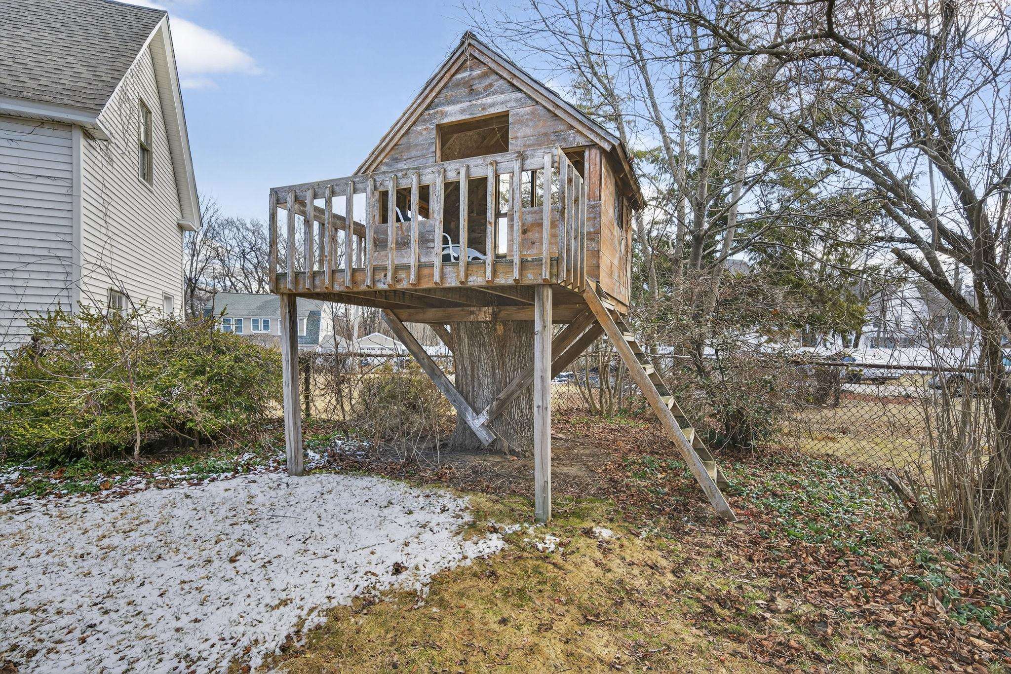 31 Lincoln Ave, Nashua, NH 03060