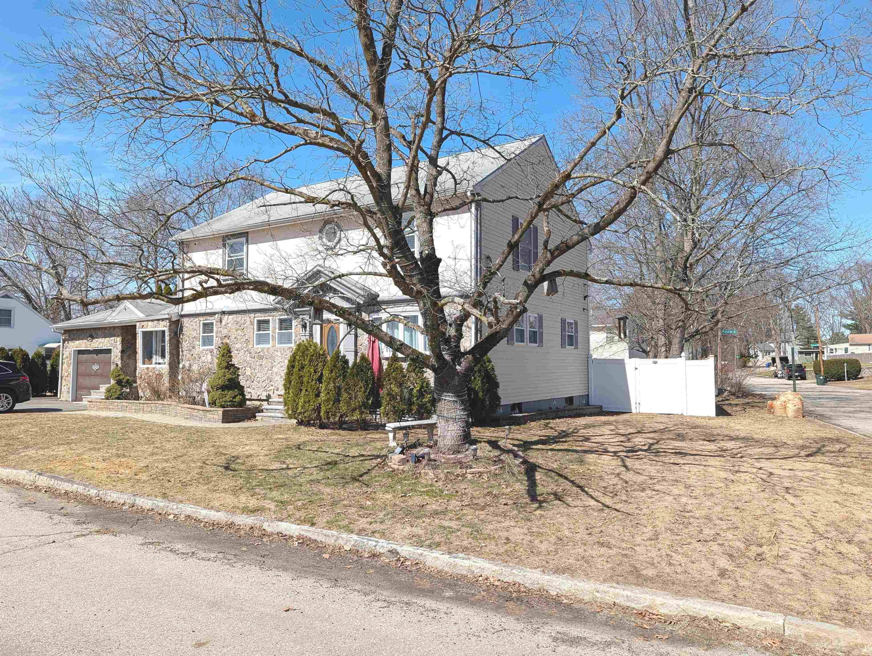 42 Celeste St, Manchester, NH 03103