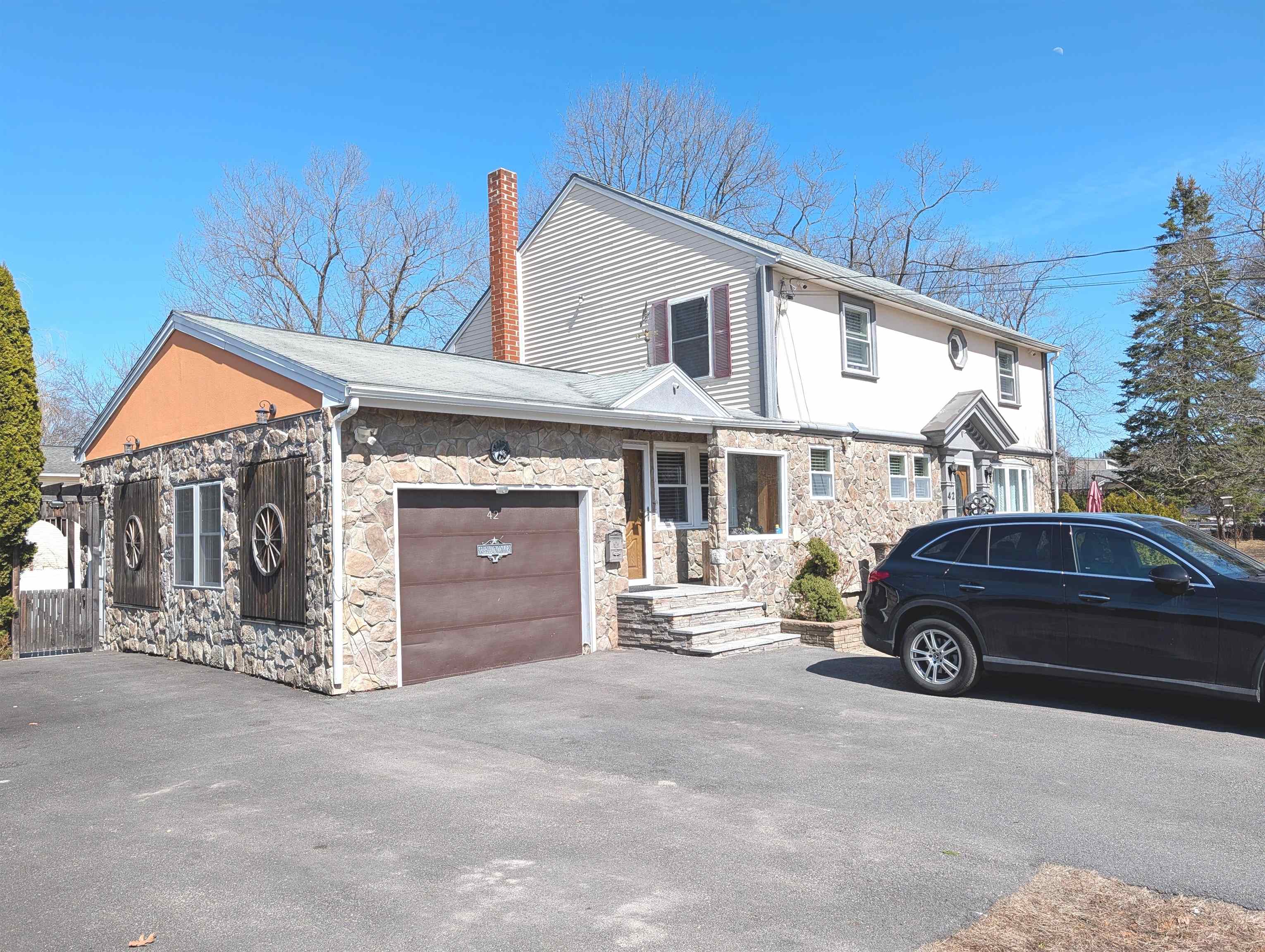 42 Celeste St, Manchester, NH 03103