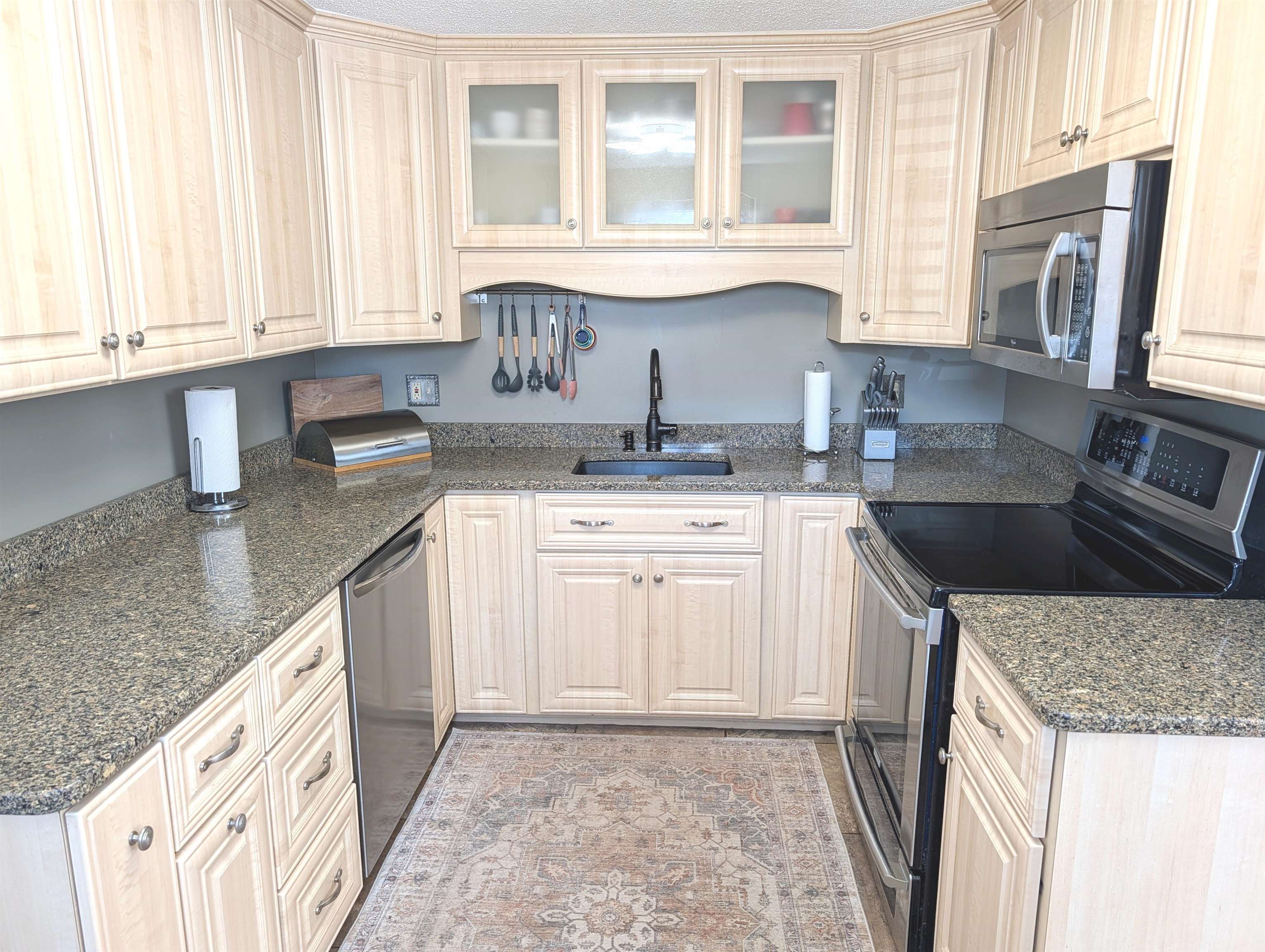 42 Celeste St, Manchester, NH 03103