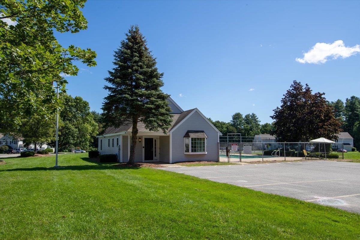 50 Brookside Dr #J1, Exeter, NH 03833