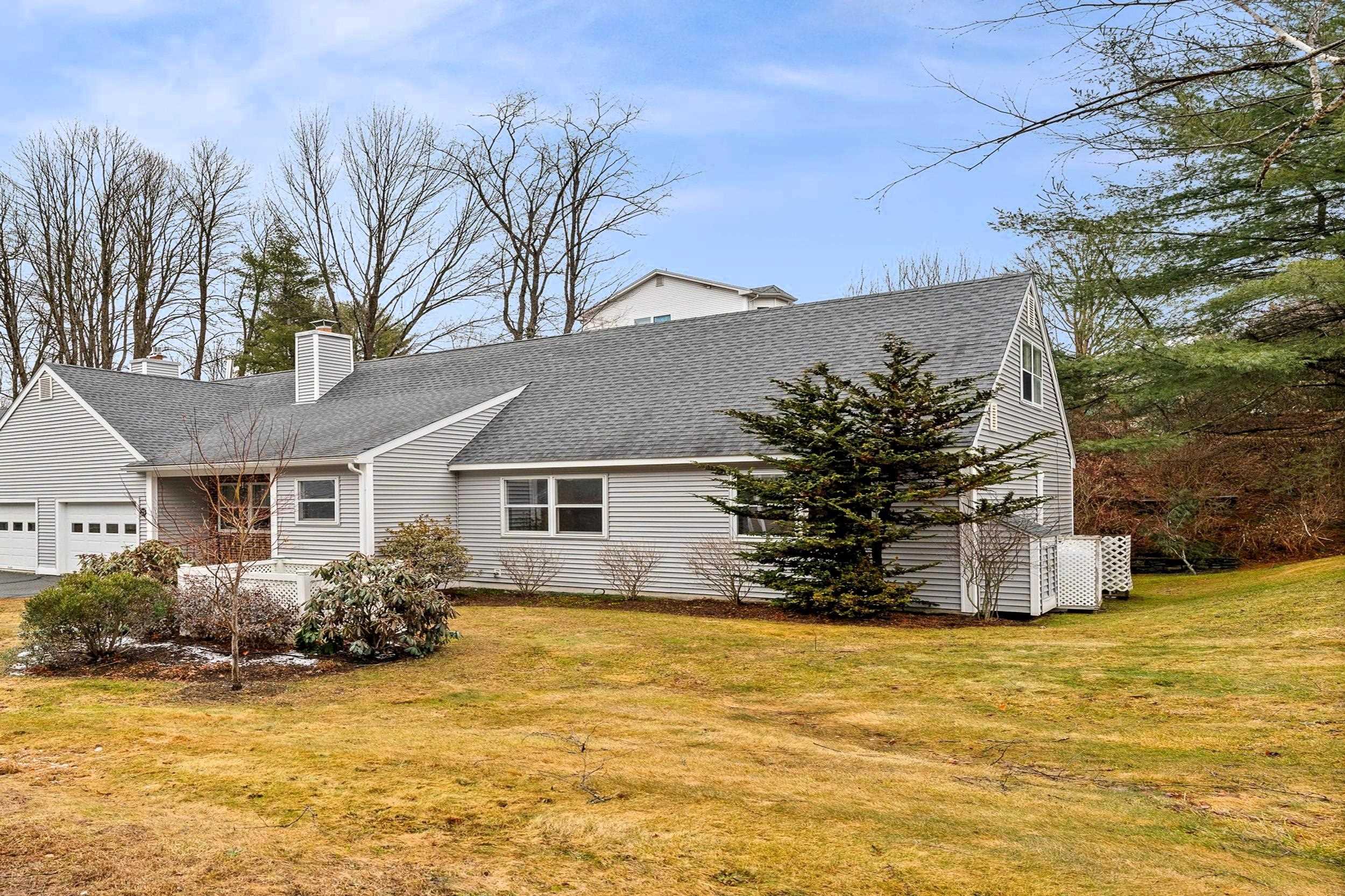 25 Pinewood Village Rd, Lebanon, NH 03784