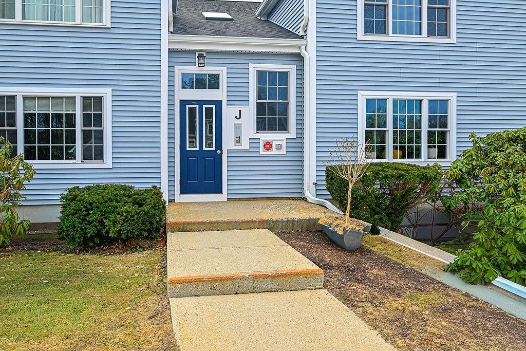 50 Brookside Dr, Exeter, NH 03833