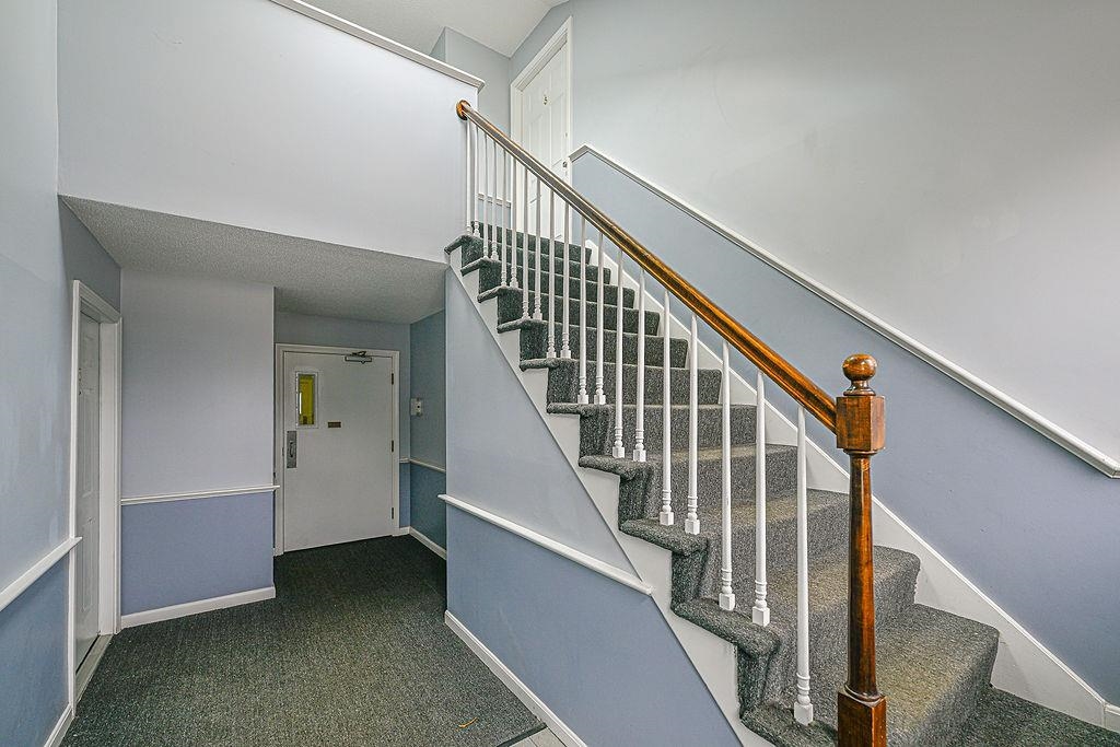 50 Brookside Dr #J8, Exeter, NH 03833