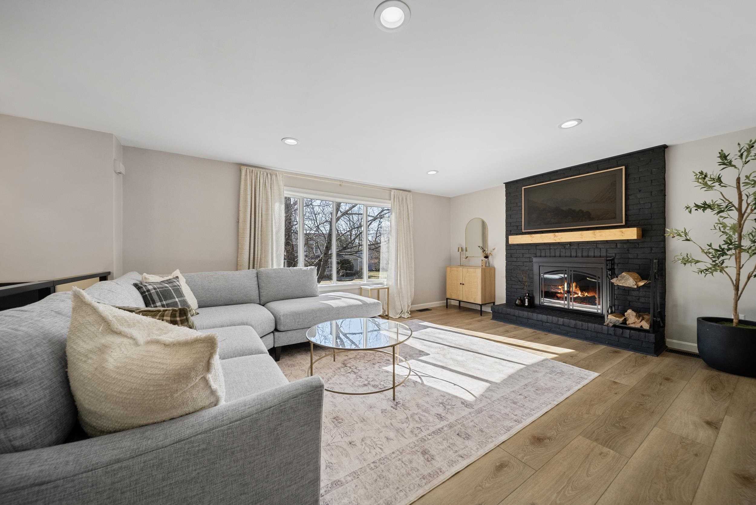 27 Hyacinth Dr, Nashua, NH 03062