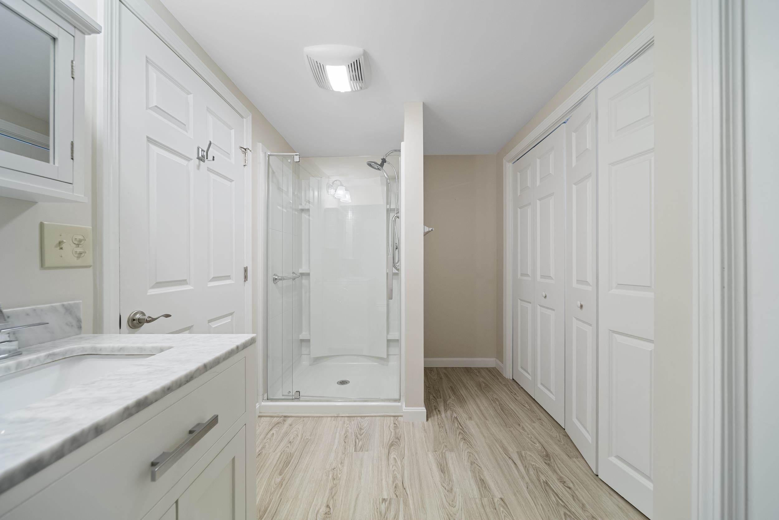 27 Hyacinth Dr, Nashua, NH 03062