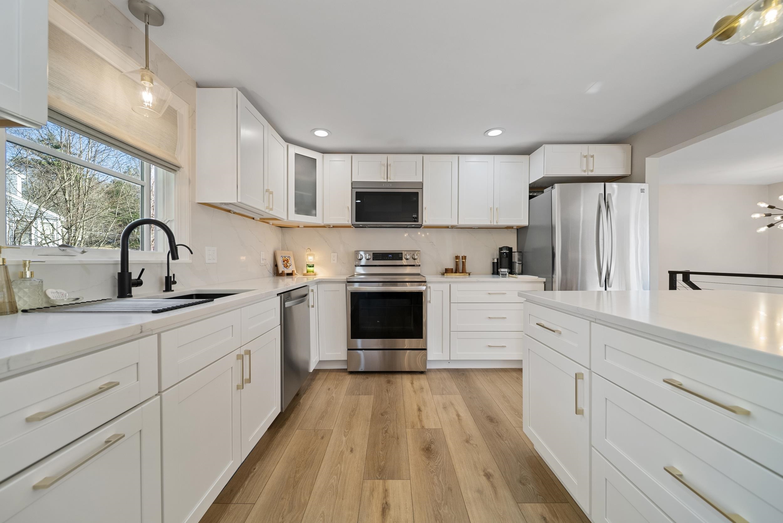 27 Hyacinth Dr, Nashua, NH 03062