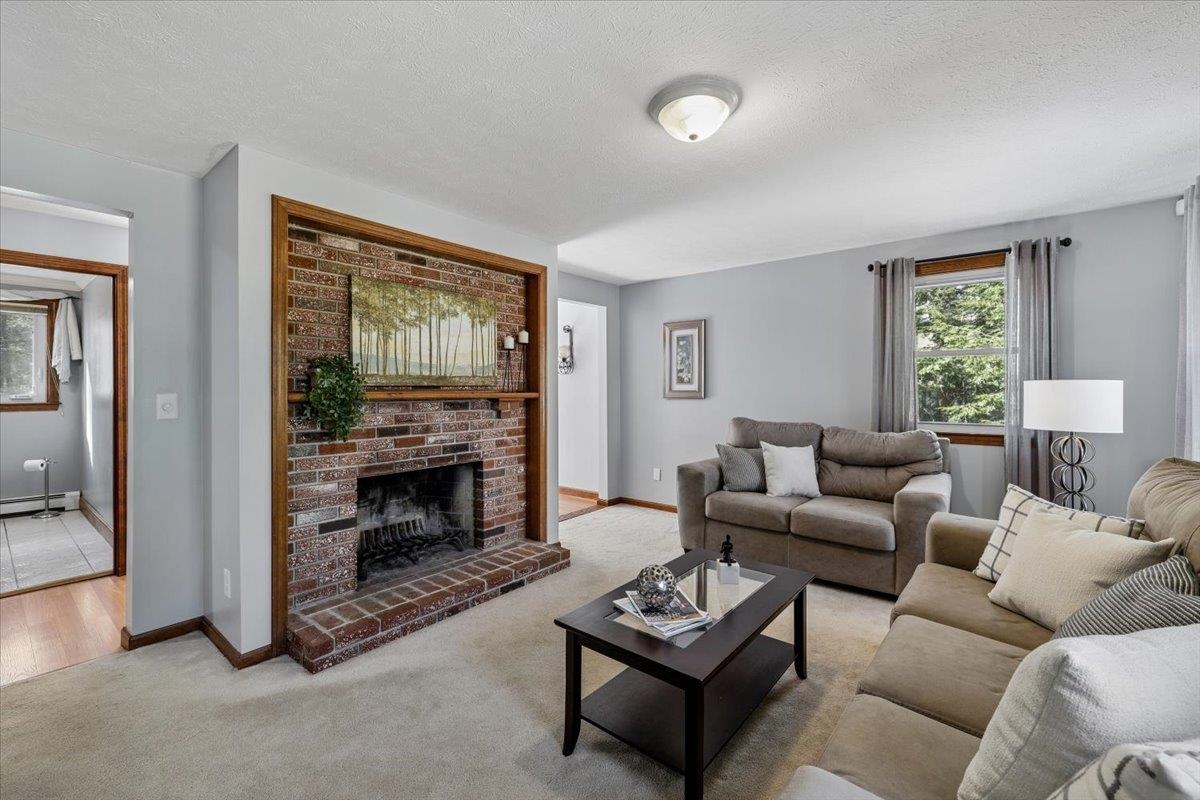 47 Stowell Rd, Bedford, NH 03110