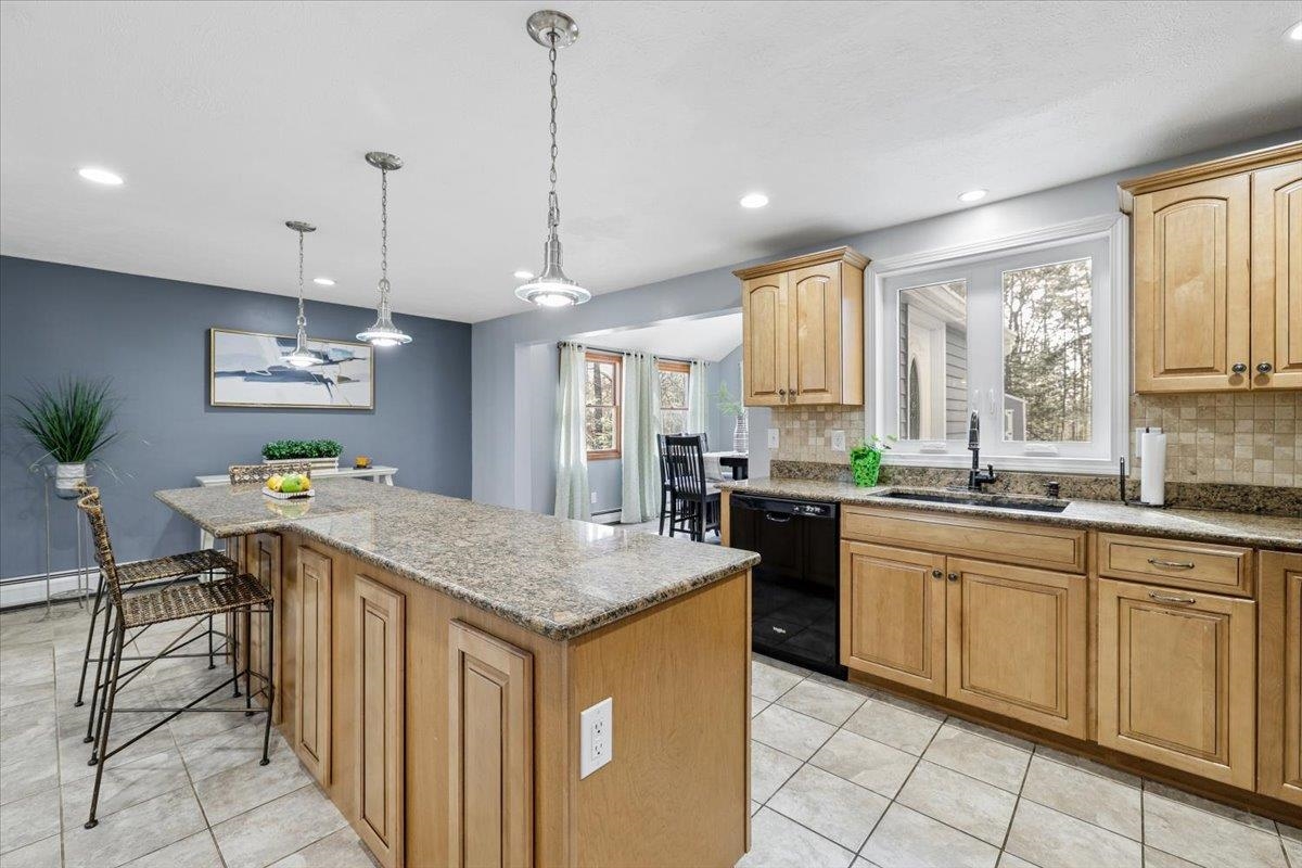 47 Stowell Rd, Bedford, NH 03110